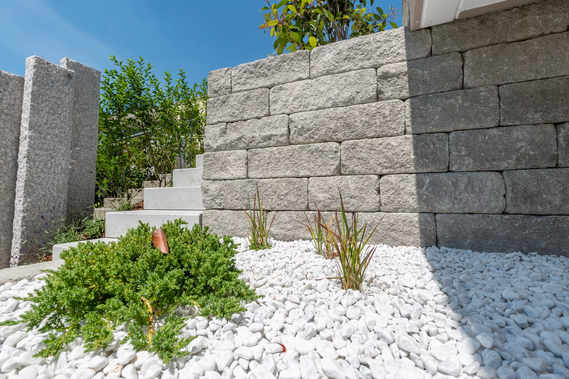 SANTURO Mini Landhausmauer 2-seitig gespalten grau L 30-50 cm B 15 cm H 15 cm