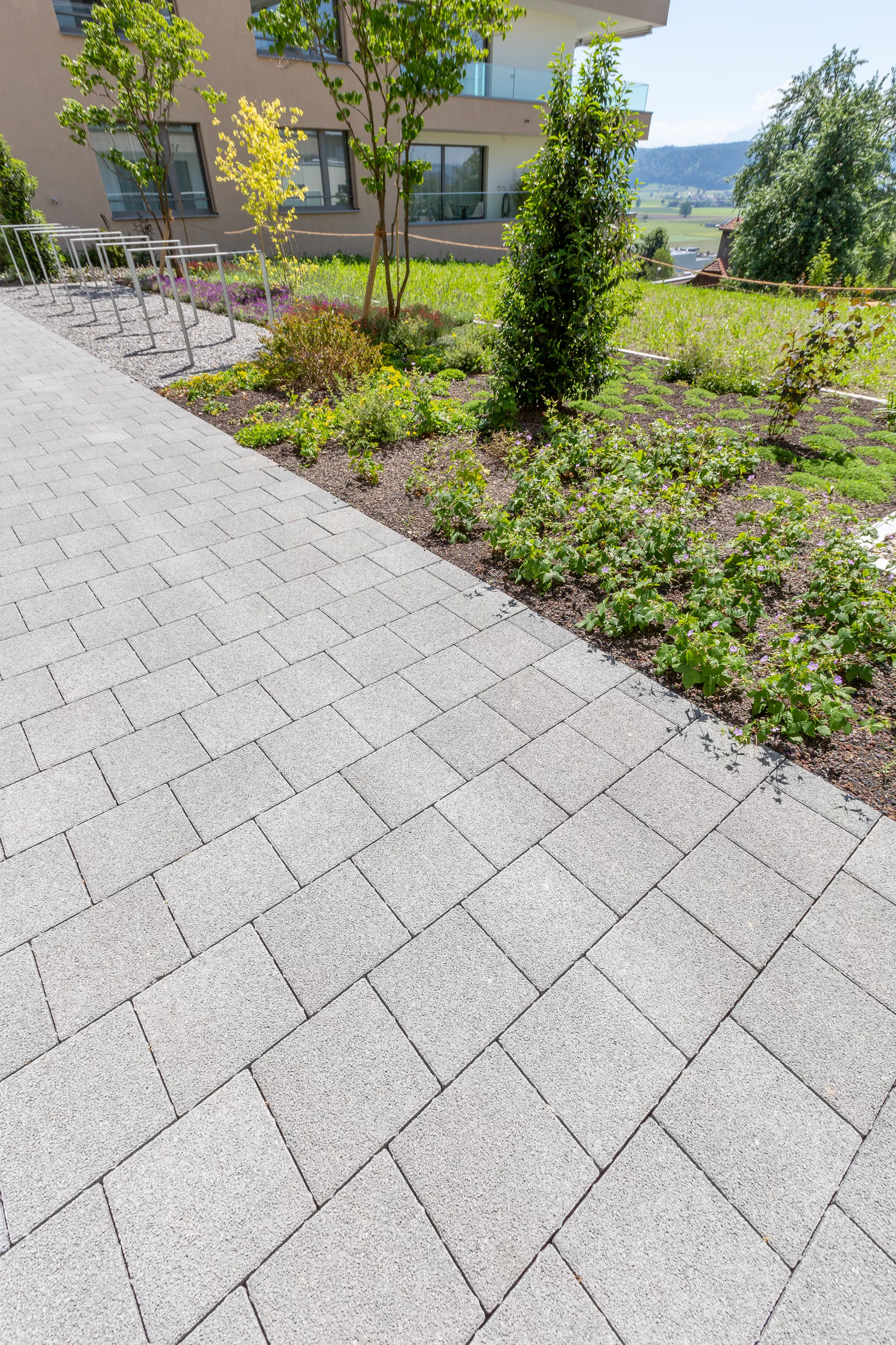 CARENA Sickerstein fino mit Nocken grau haufwerksporig gefast L 25 cm B 25 cm H 6 cm