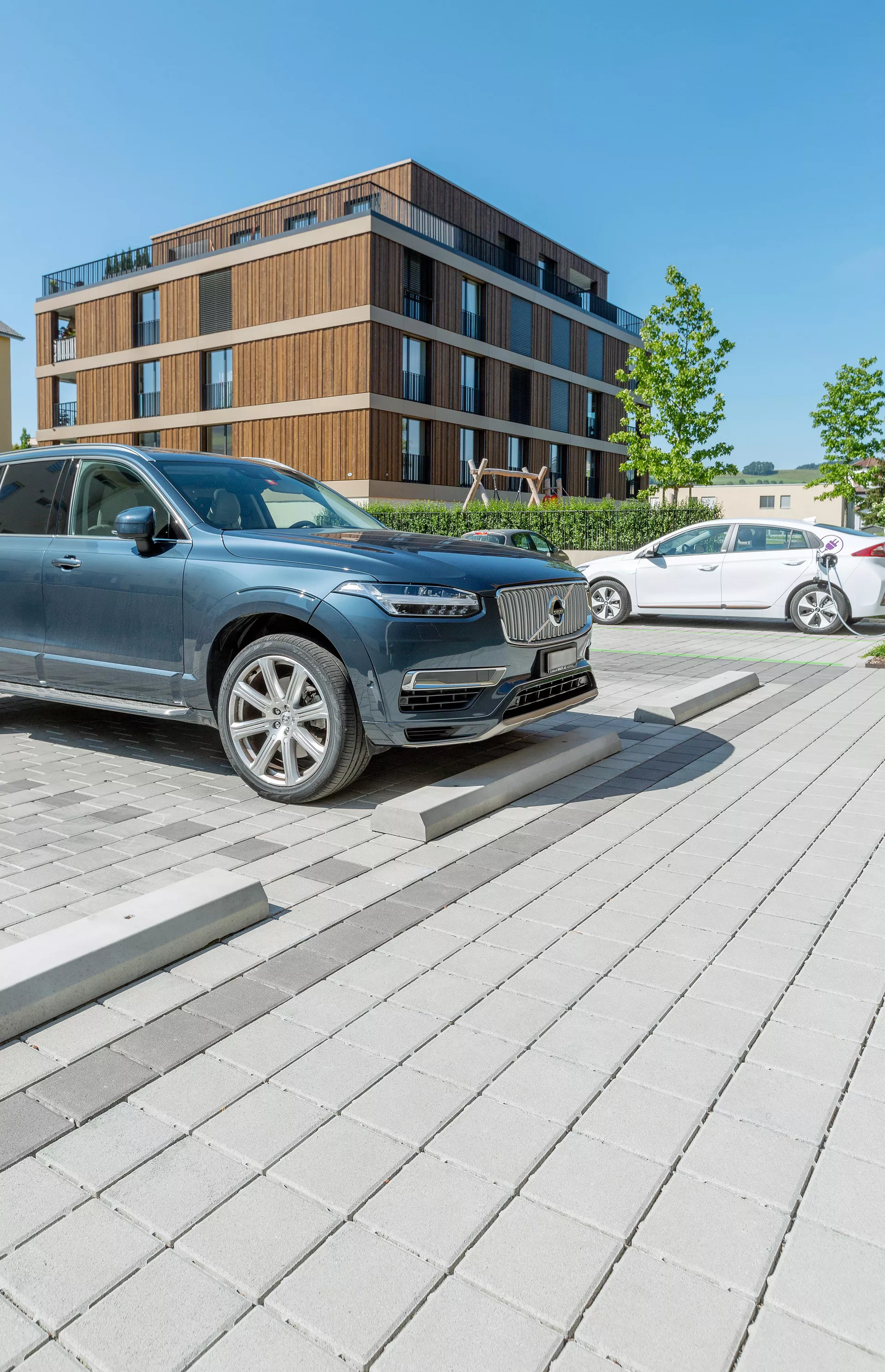 Radabweiser grau Typ 235a mit 2 Aussparungen d2 1.5 cm für Verankerung L 235 cm B 27 cm H 17 cm