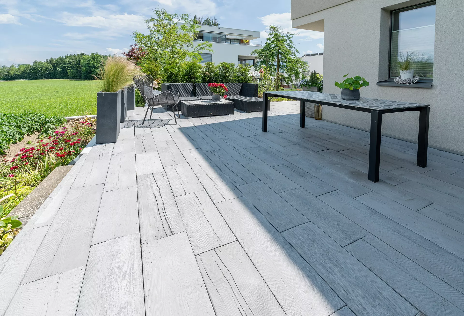 LENIA Gartenplatte mit Holzstruktur Normalplatte naturgrau strukturiert gerundet L 88-89 cm B 24.5-25.5 cm H 5 cm