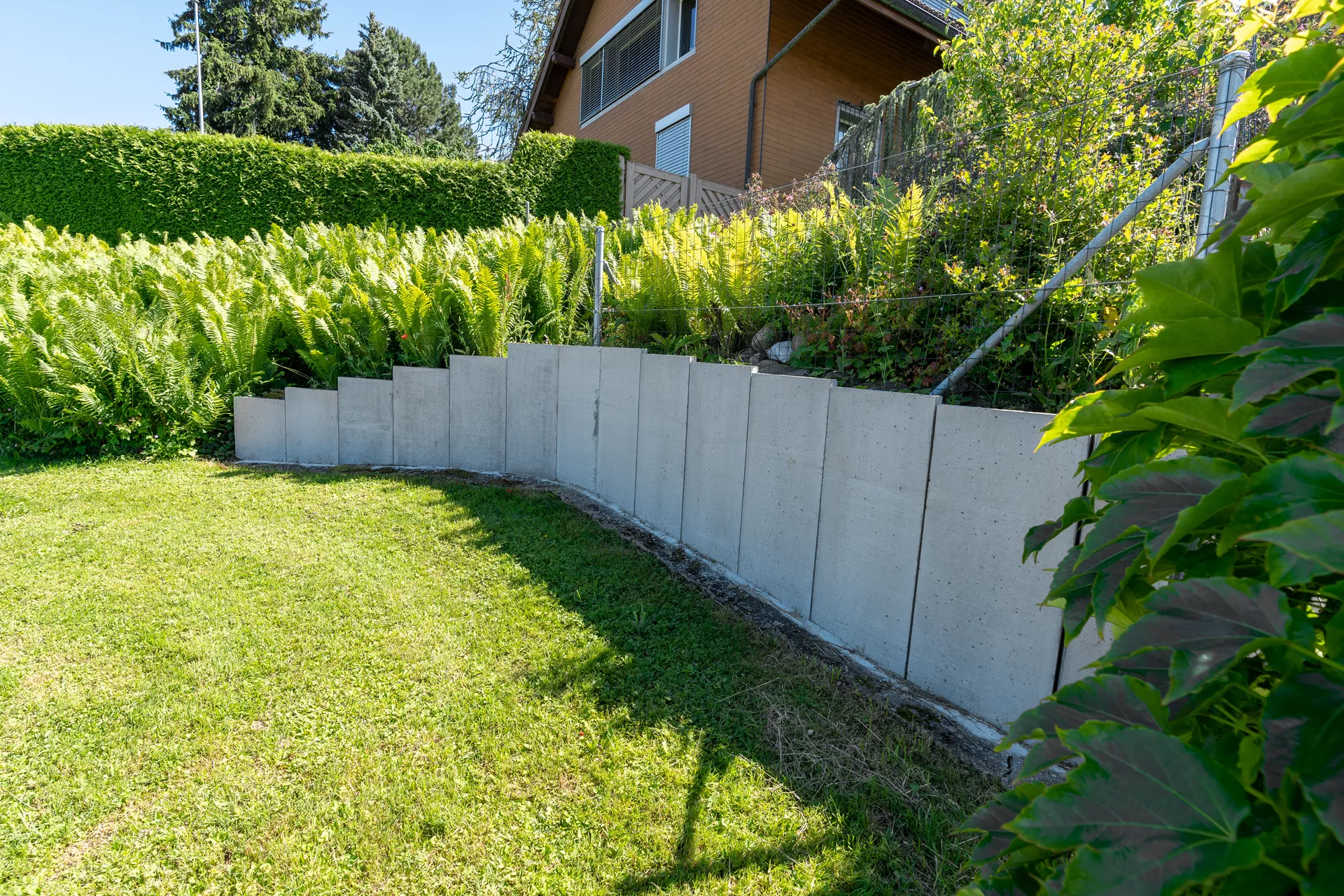 Betonbrett gegossen leicht bewehrt grau glatt vollkantig L 150 cm B 4 cm H 30 cm