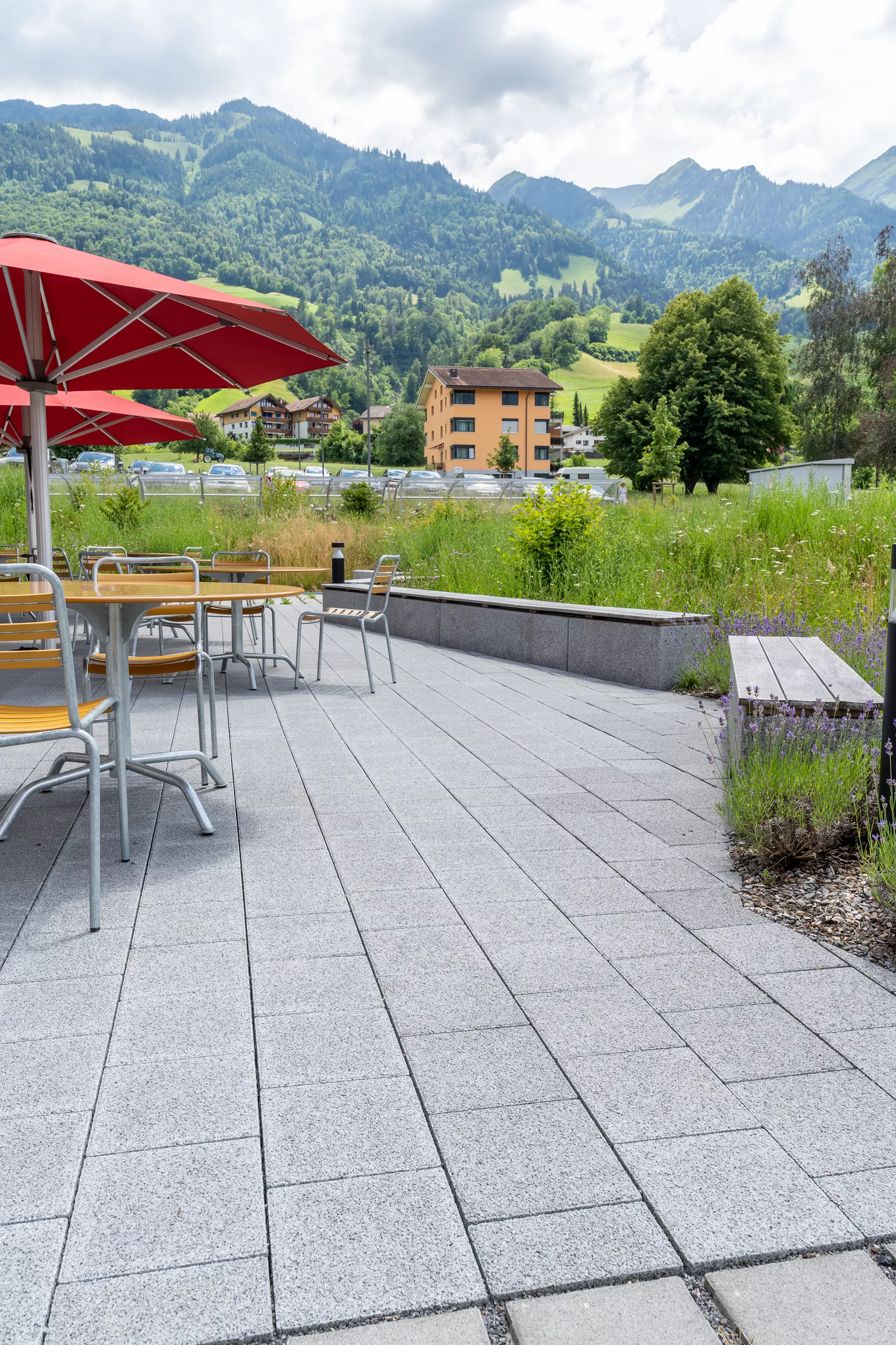 CARENA Sickerstein fino mit Nocken grau haufwerksporig gefast L 25 cm B 25 cm H 6 cm