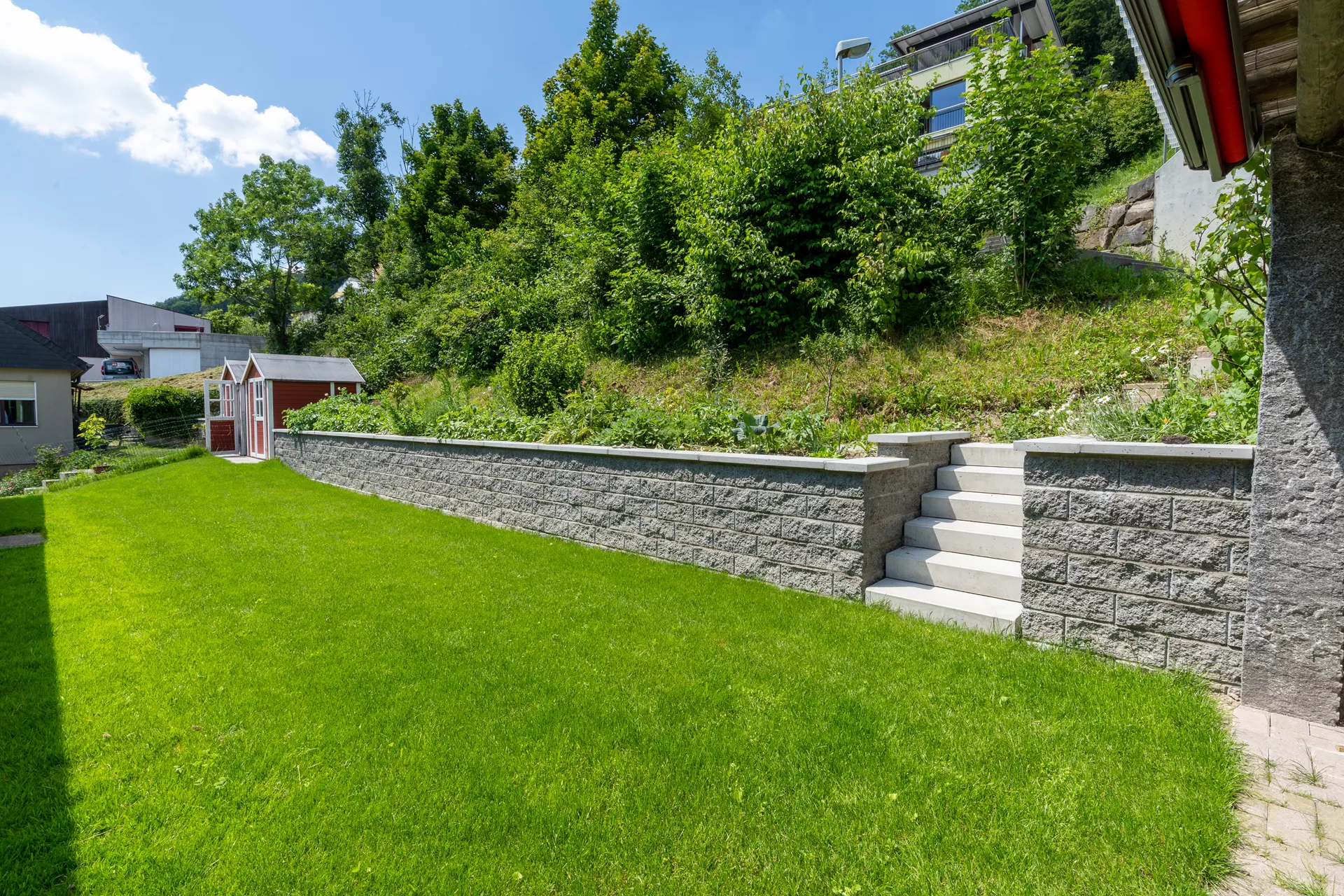 Spaltstein Normalstein 1-seitig gespalten grau mit Splittkorn L 38 cm B 19 cm H 13.5 cm