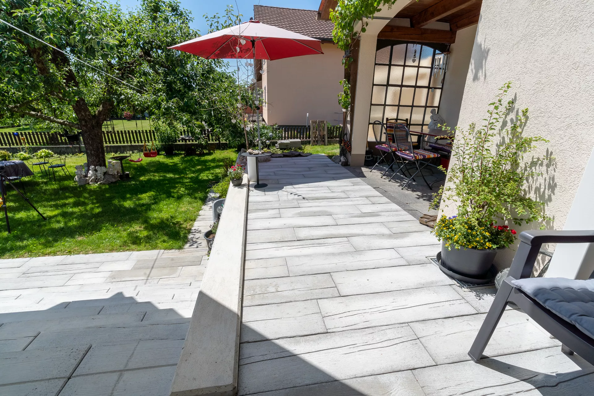 LENIA Gartenplatte mit Holzstruktur Normalplatte naturgrau strukturiert gerundet L 88-89 cm B 24.5-25.5 cm H 5 cm