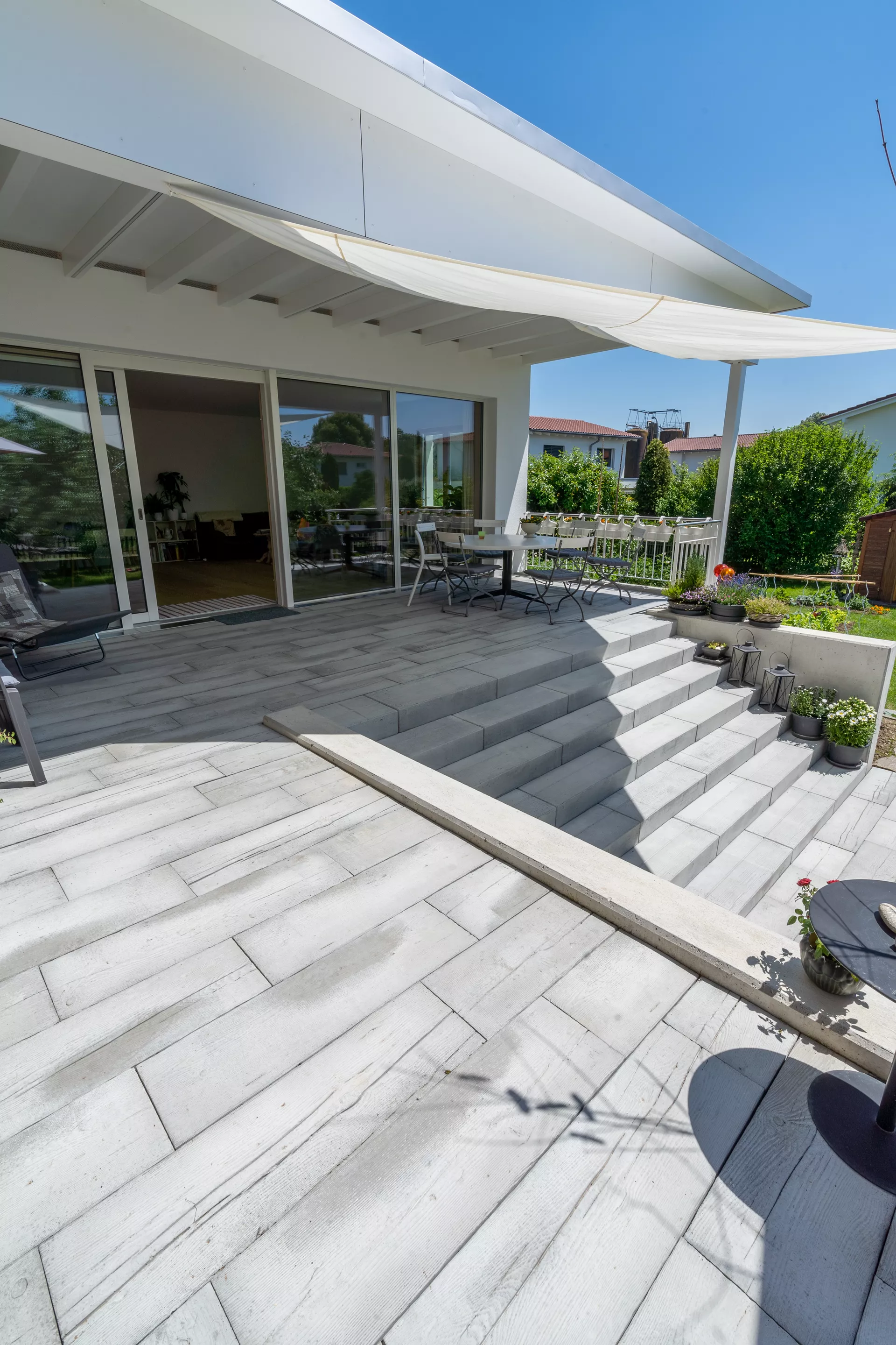 LENIA Gartenplatte mit Holzstruktur Normalplatte naturgrau strukturiert gerundet L 88-89 cm B 24.5-25.5 cm H 5 cm