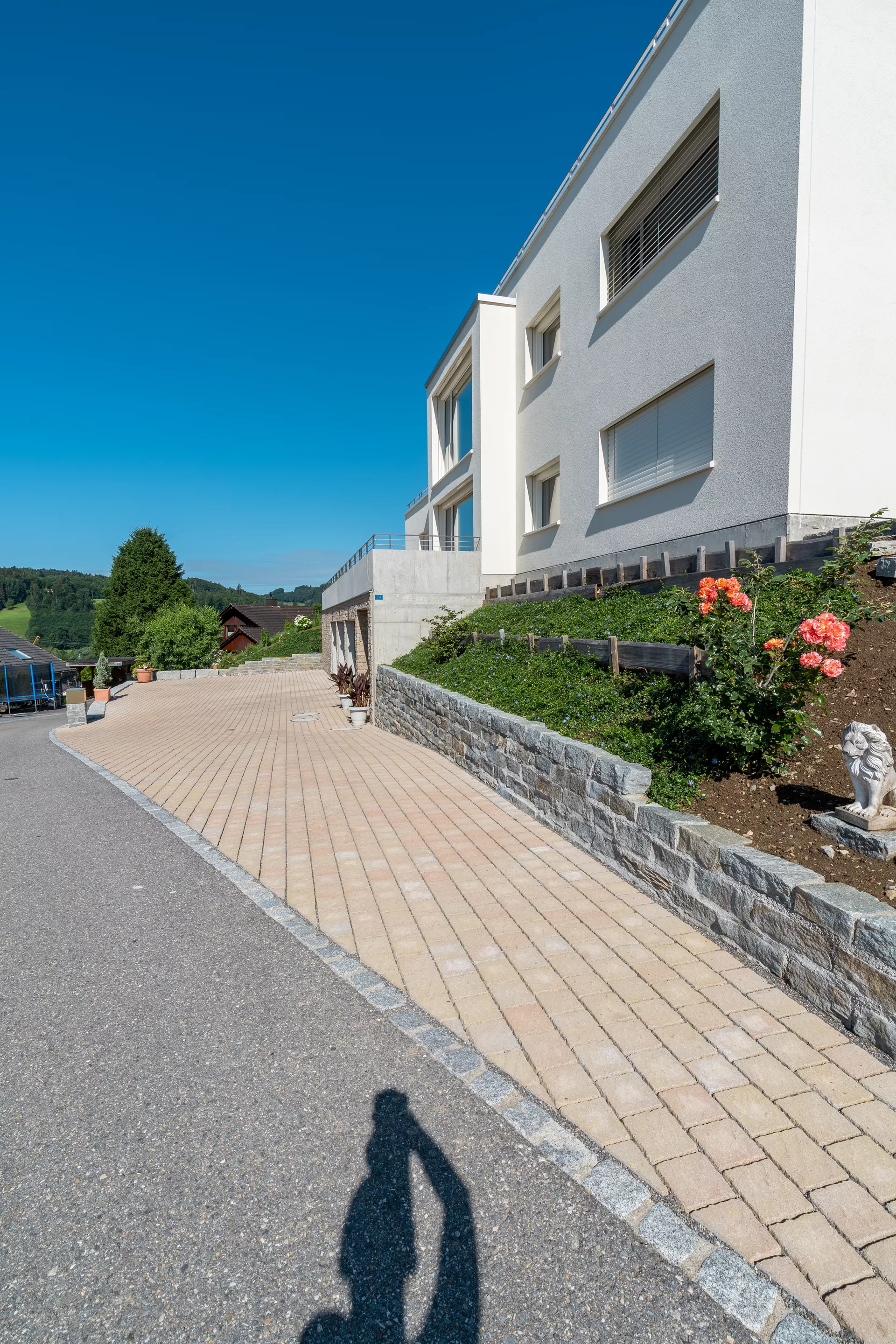 FRIEDA DRAIN Ökostein bernstein strukturiert Kanten gebrochen L 13.8-16.8 cm B 15.1 cm H 7 cm