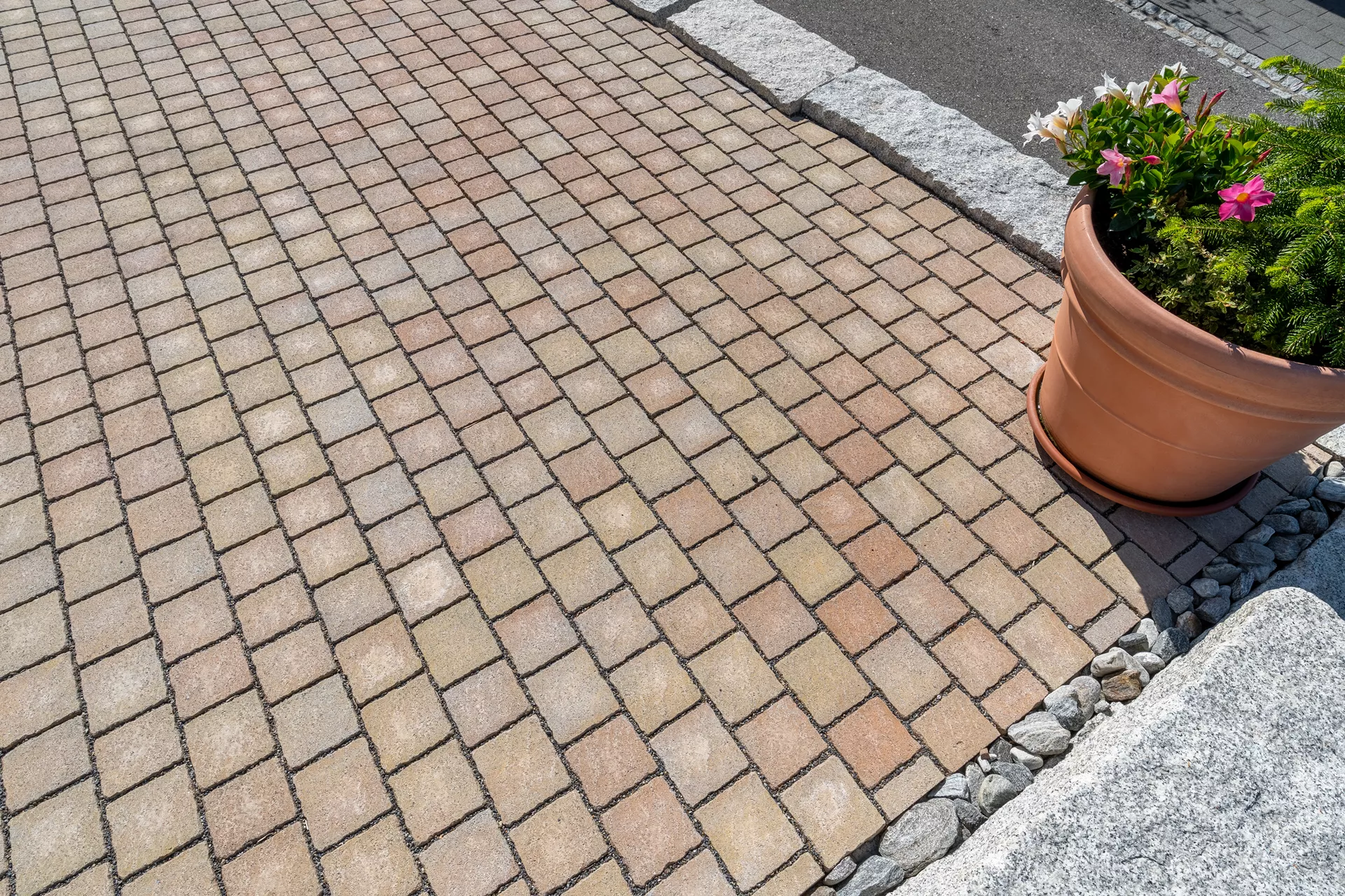 FRIEDA DRAIN Ökostein bernstein strukturiert Kanten gebrochen L 13.8-16.8 cm B 15.1 cm H 7 cm