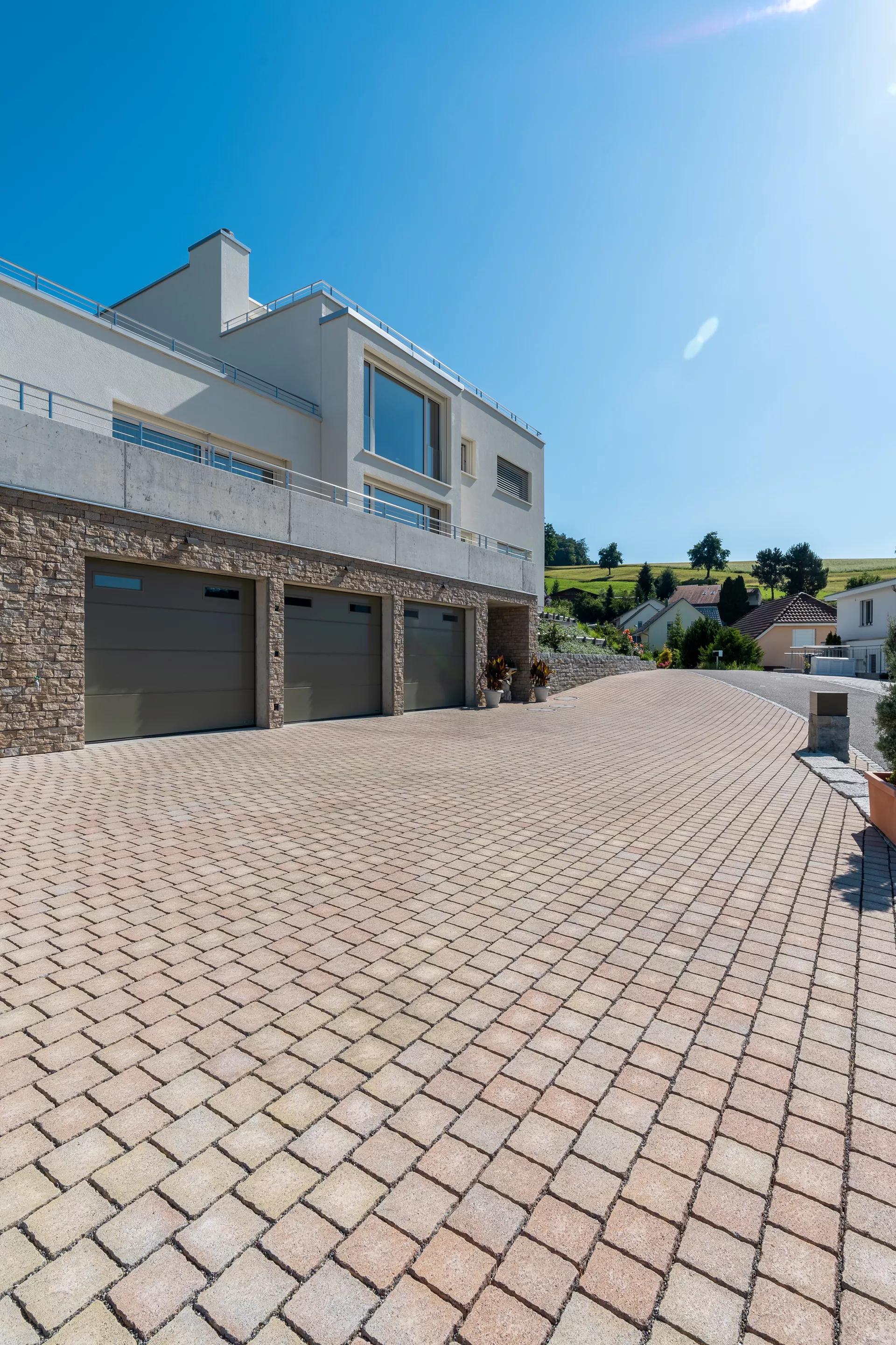 FRIEDA DRAIN Ökostein bernstein strukturiert Kanten gebrochen L 13.8-16.8 cm B 15.1 cm H 7 cm