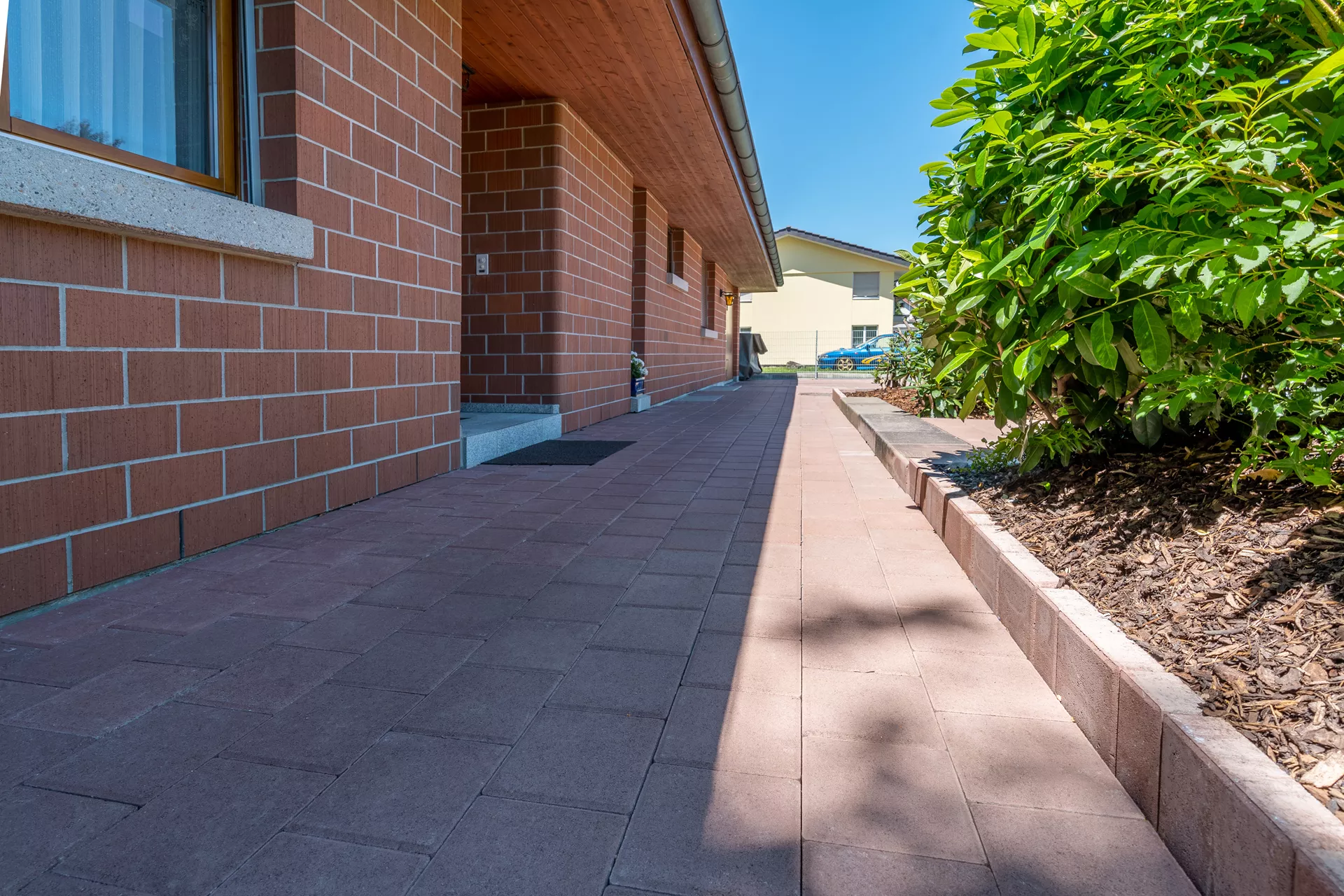 CLASSIC Pflasterstein mit Nocken erdbraun glatt gefast L 20 cm B 20 cm H 8 cm