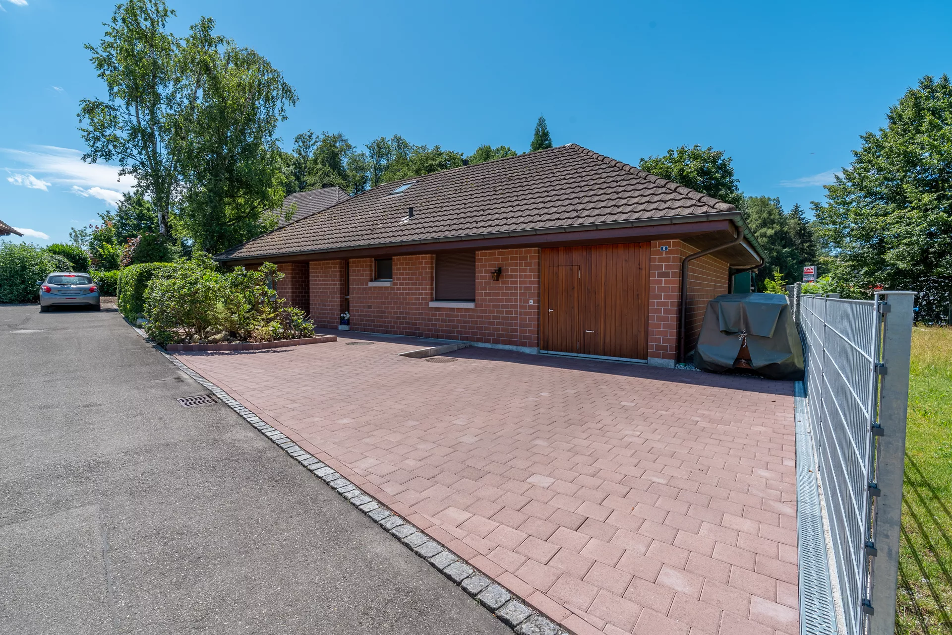 CLASSIC Pflasterstein mit Nocken erdbraun glatt gefast L 20 cm B 20 cm H 8 cm