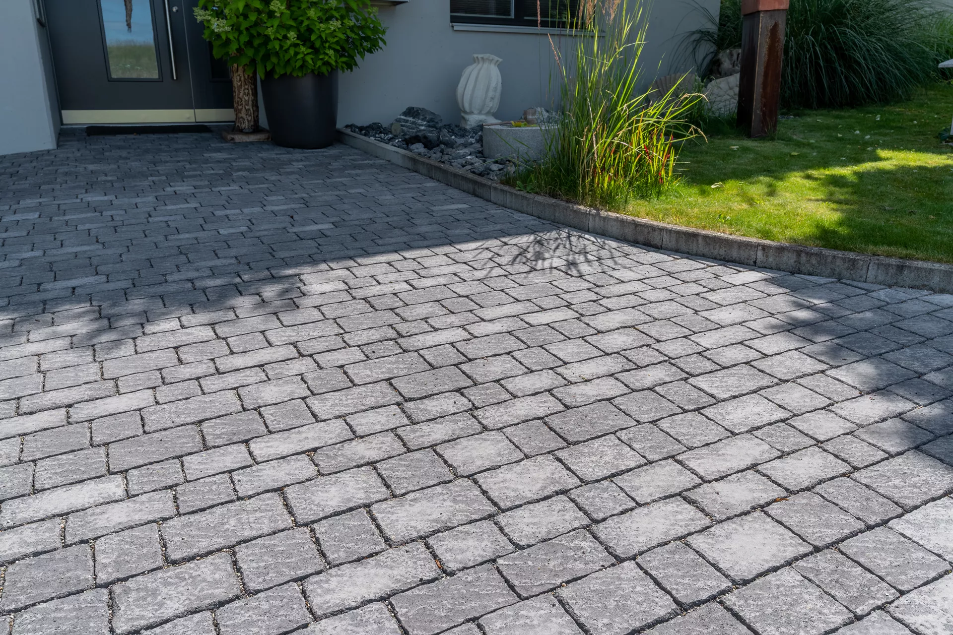 FRIEDA Wildpflaster anthrazit strukturiert Kanten gebr. L 9.4-19.4 cm B 9.4-11.9 cm H 7 cm