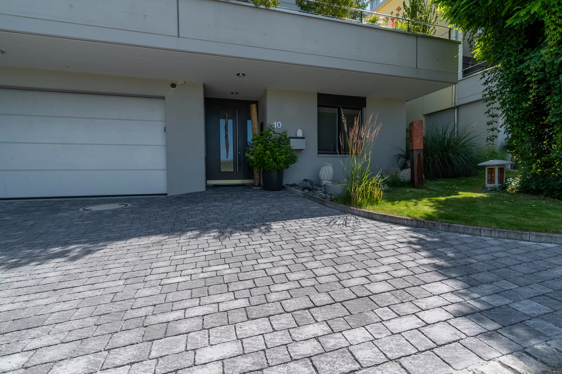 FRIEDA Wildpflaster anthrazit strukturiert Kanten gebr. L 9.4-19.4 cm B 9.4-11.9 cm H 7 cm