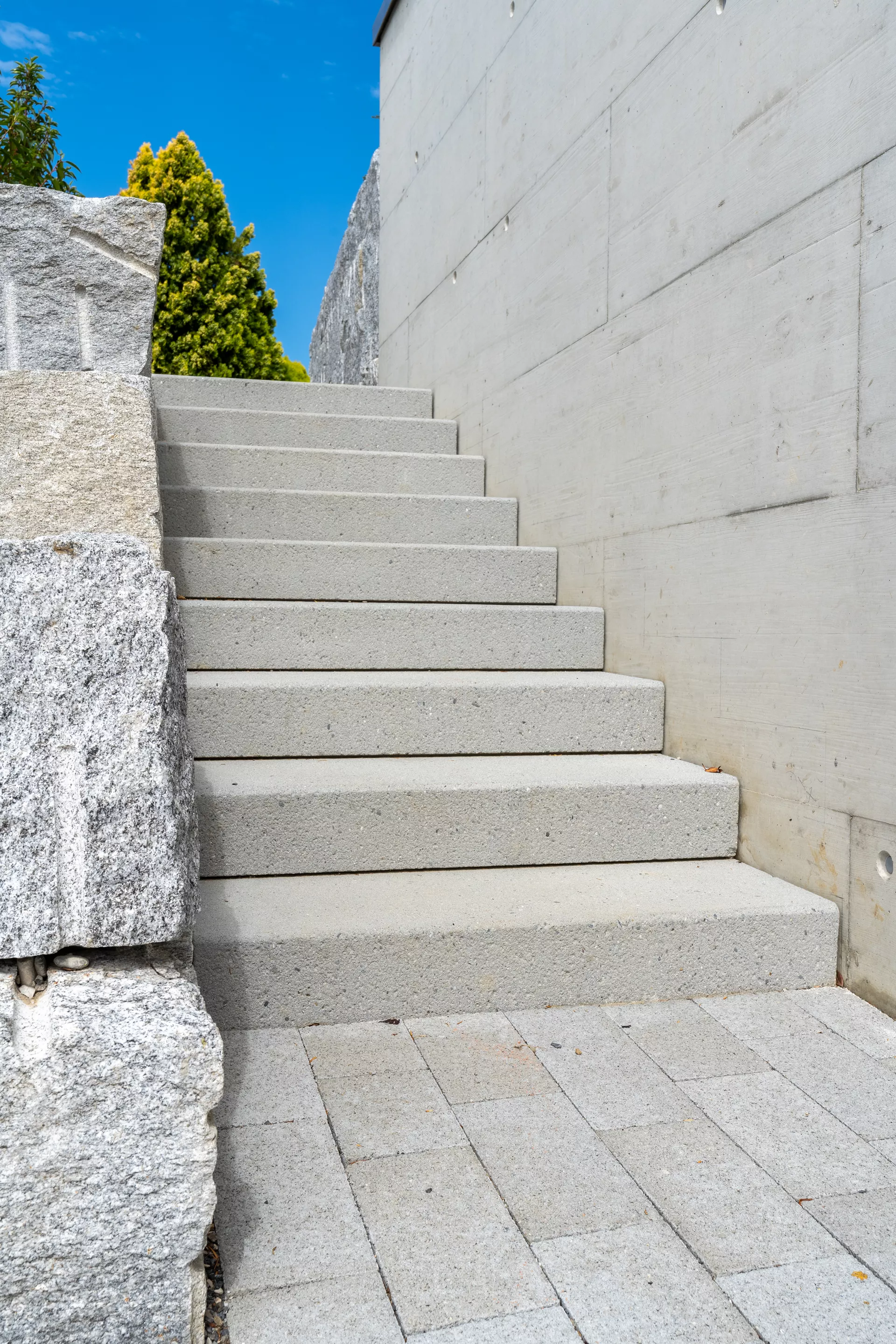 PARCO Blockstufe grau gestrahlt stirnseitig gefast L 80 cm B 36 cm H 15 cm