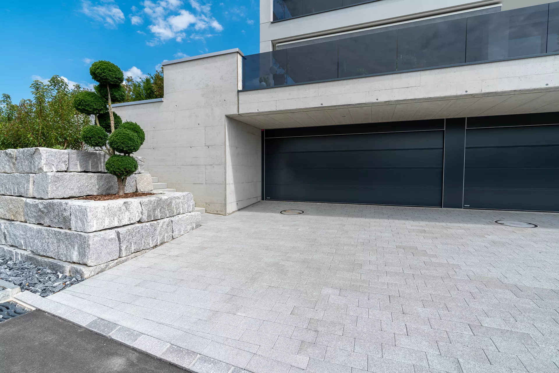 RAINA Sickerstein fino mit Nocken grau haufwerksporig fein gefast L 20-40 cm B 15 cm H 8 cm