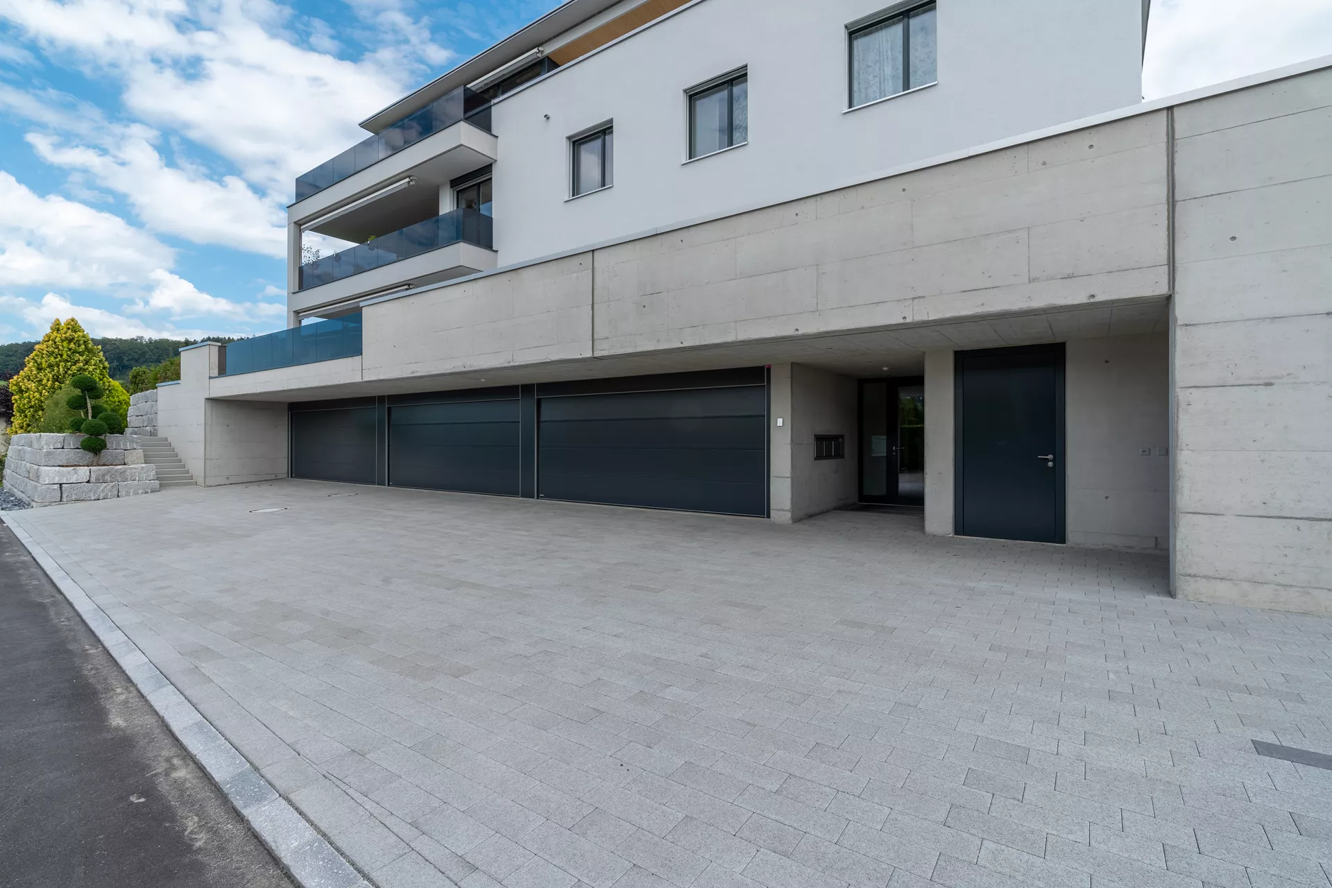 RAINA Sickerstein fino mit Nocken grau haufwerksporig fein gefast L 20-40 cm B 15 cm H 8 cm