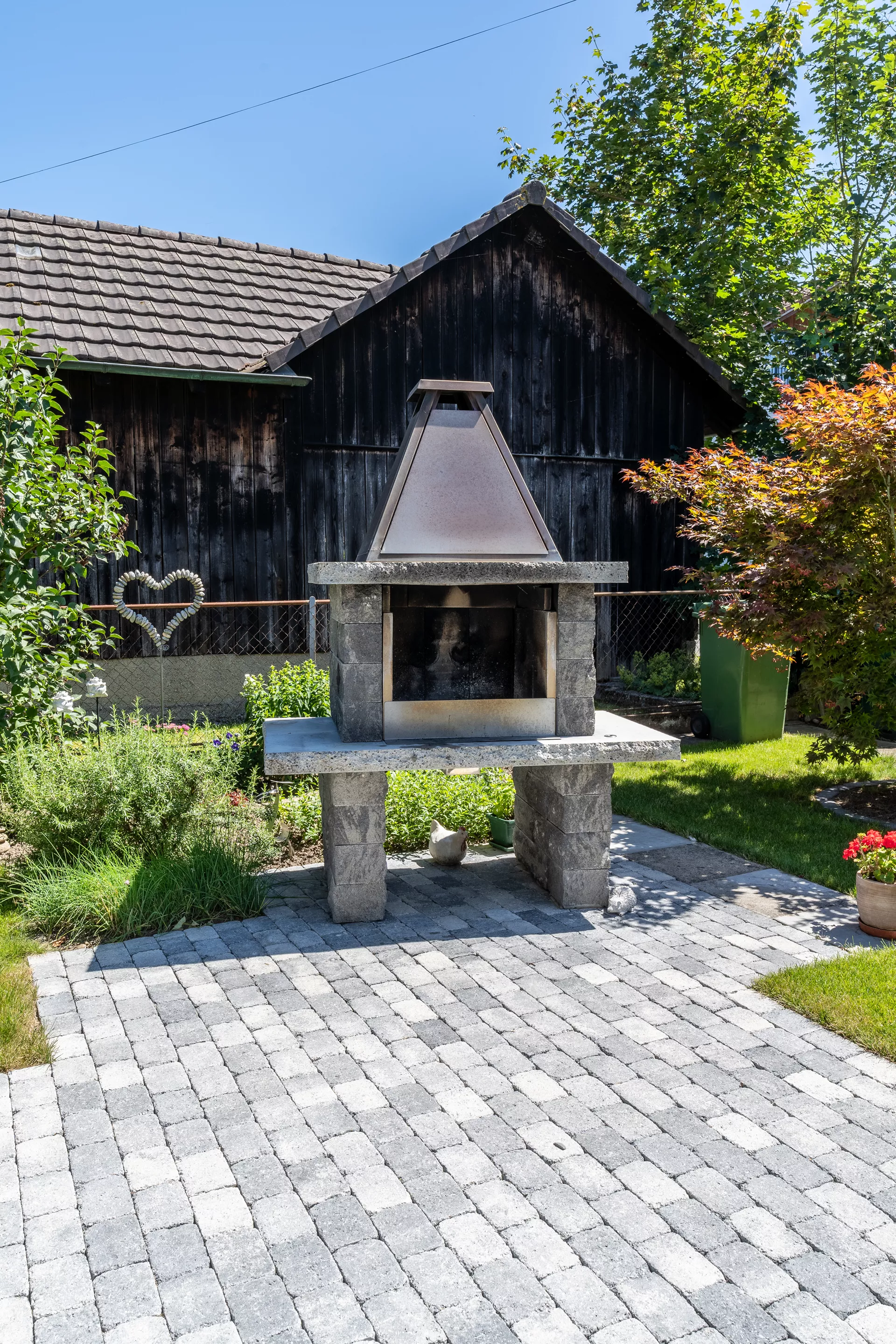 SANTURO Cheminée mit Chromstahlhut Set aus Spaltsteinmauerstein gespalten grau inkl. Betonplatten u. Schamott-Steinen