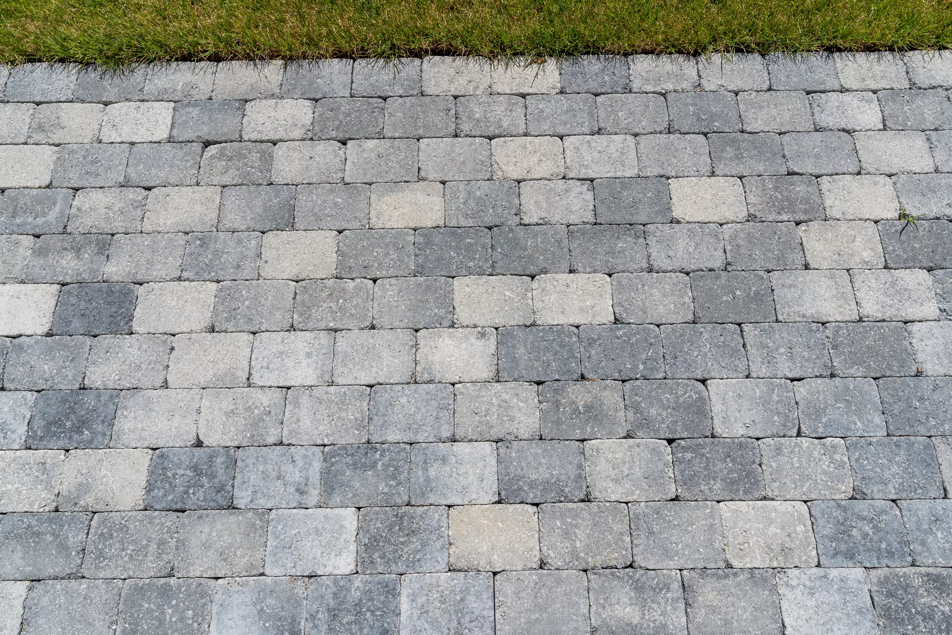 TEGULA Pflasterstein schwarz-weiss schattiert glatt Kanten gebrochen L 16 cm B 11 cm H 6 cm