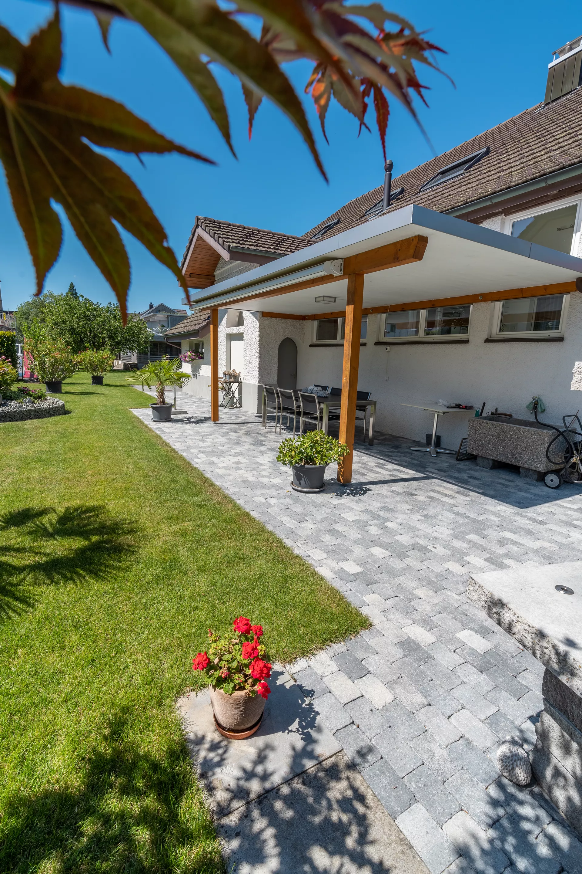 TEGULA Pflasterstein schwarz-weiss schattiert glatt Kanten gebrochen L 16 cm B 11 cm H 6 cm