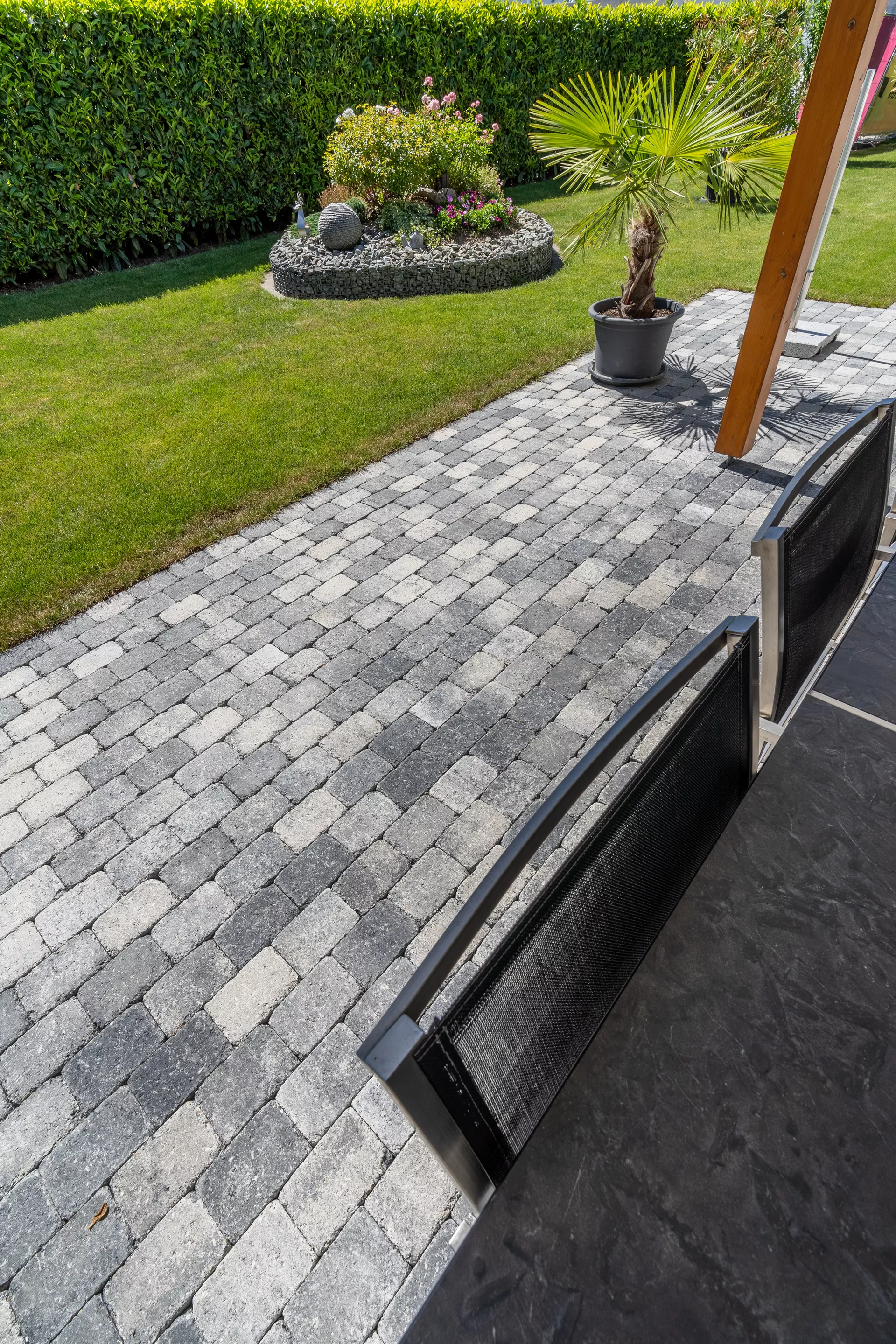 TEGULA Pflasterstein schwarz-weiss schattiert glatt Kanten gebrochen L 16 cm B 11 cm H 6 cm