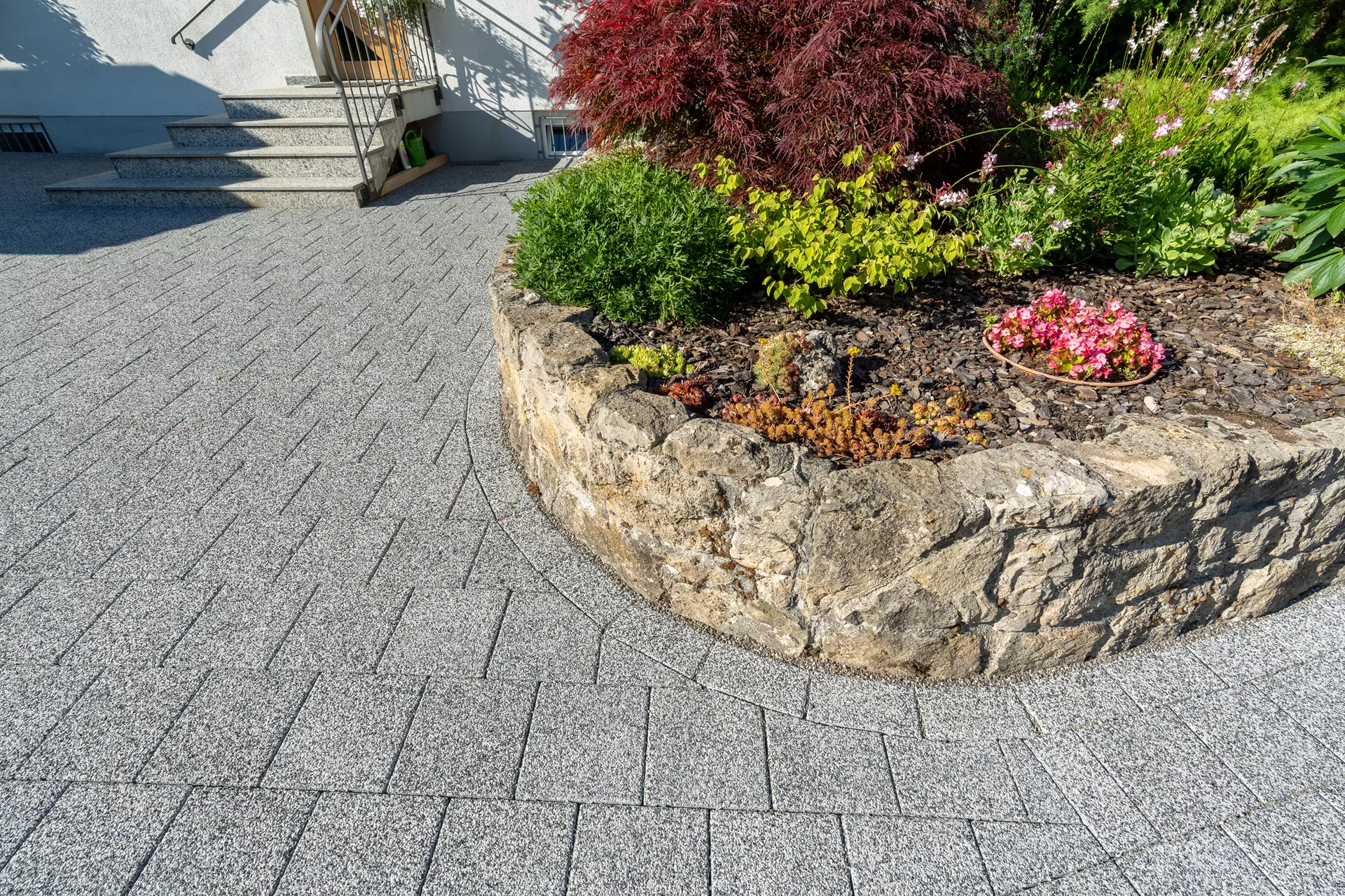 CARENA Sickerstein fino mit Nocken mit Edelvorsatz weiss-schwarz haufwerksporig gefast L 25 cm B 25 cm H 6 cm