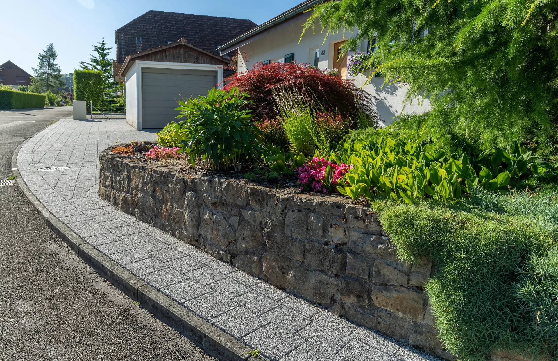 CARENA Sickerstein fino mit Nocken mit Edelvorsatz weiss-schwarz haufwerksporig gefast L 25 cm B 25 cm H 6 cm