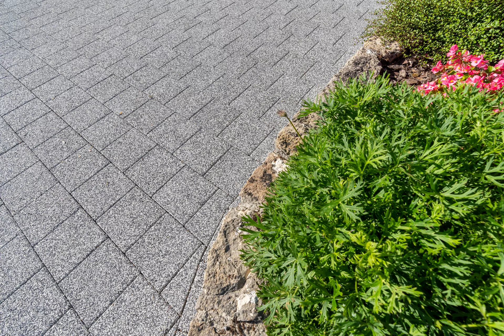 CARENA Sickerstein fino mit Nocken mit Edelvorsatz weiss-schwarz haufwerksporig gefast L 25 cm B 25 cm H 6 cm