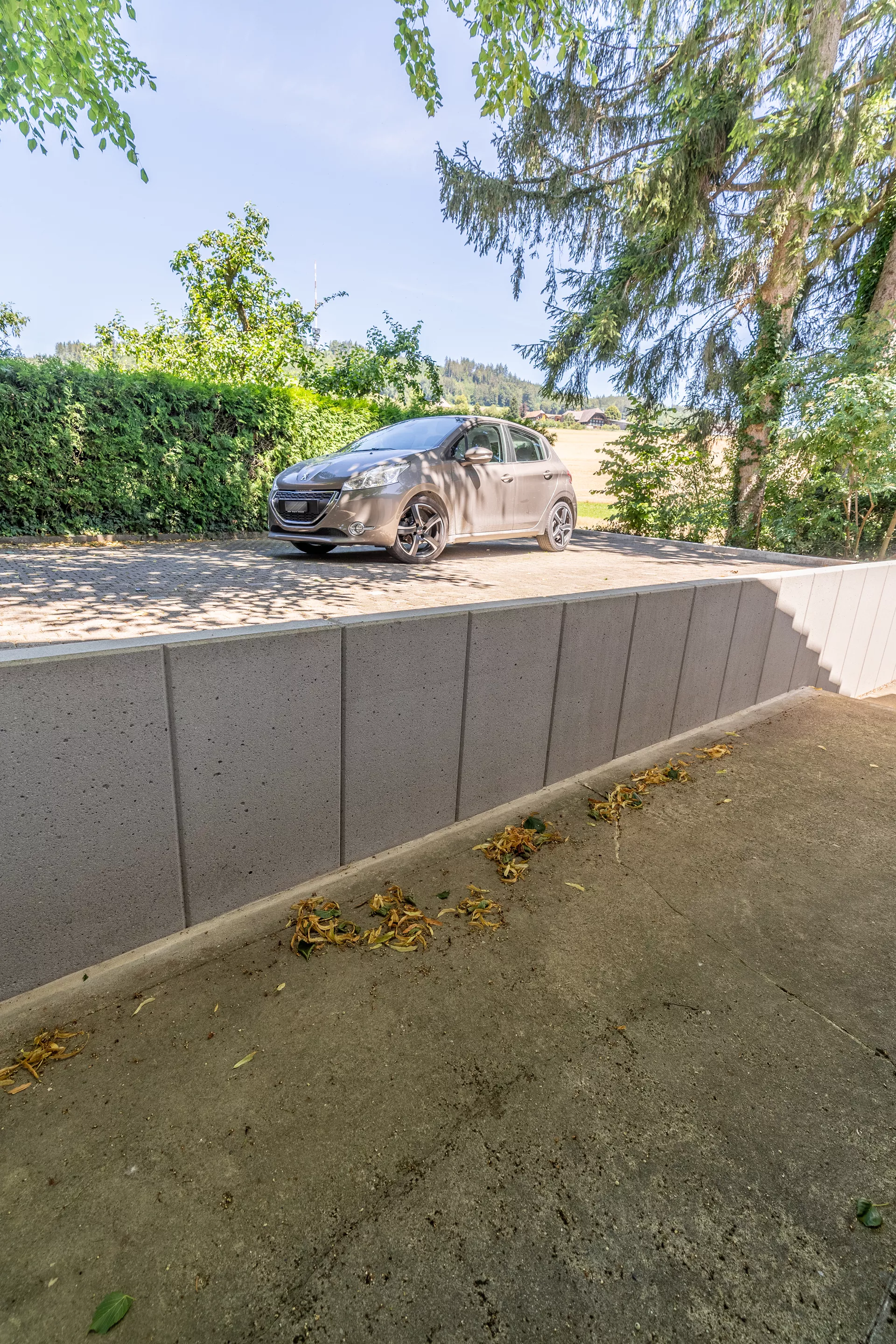 EXACTA Winkelplatte Typ 2 grau gestrahlt gefast bewehrt L 99 cm B 70 cm H 130 cm W 12 cm