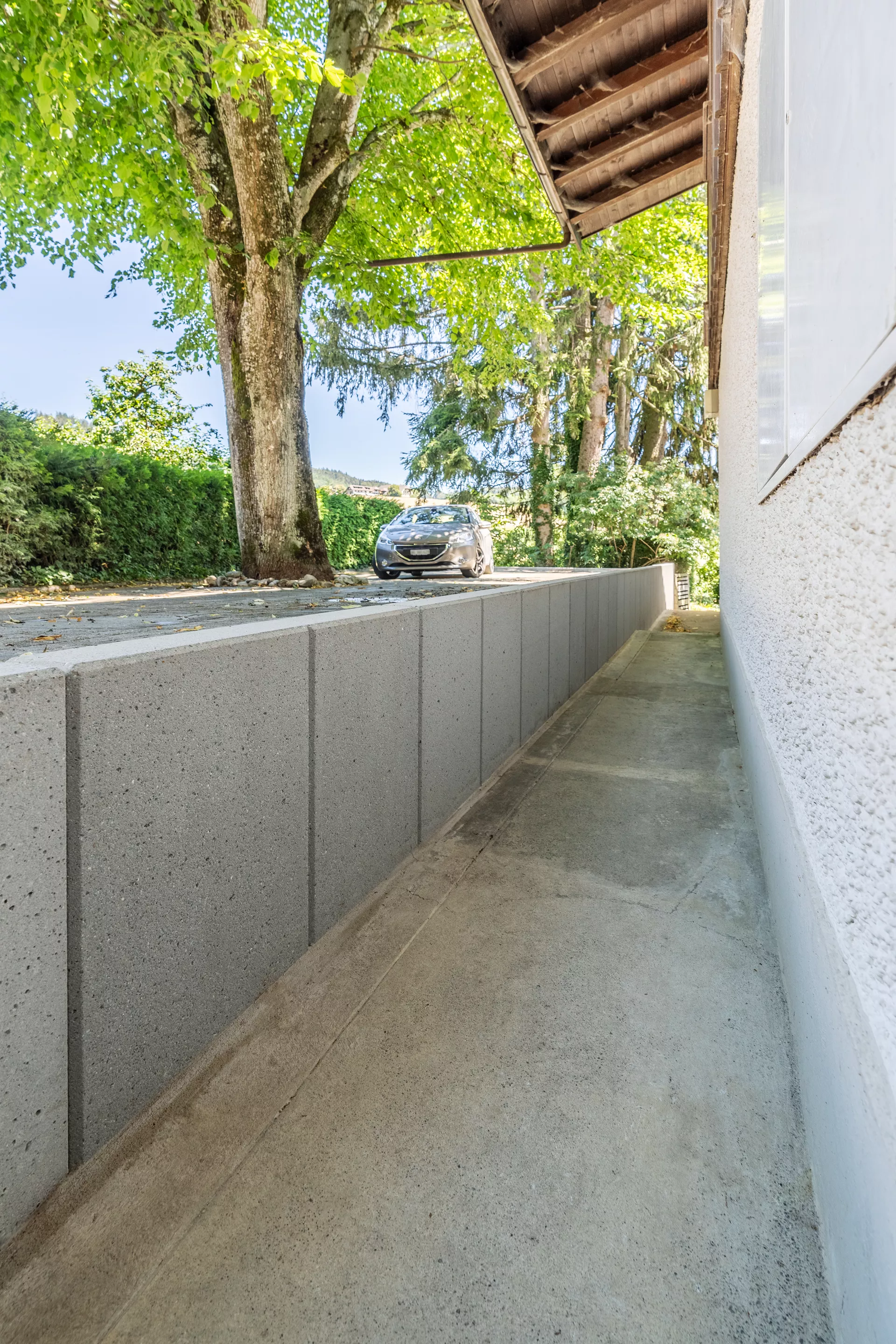 EXACTA Winkelplatte Typ 2 grau gestrahlt gefast bewehrt L 99 cm B 70 cm H 130 cm W 12 cm