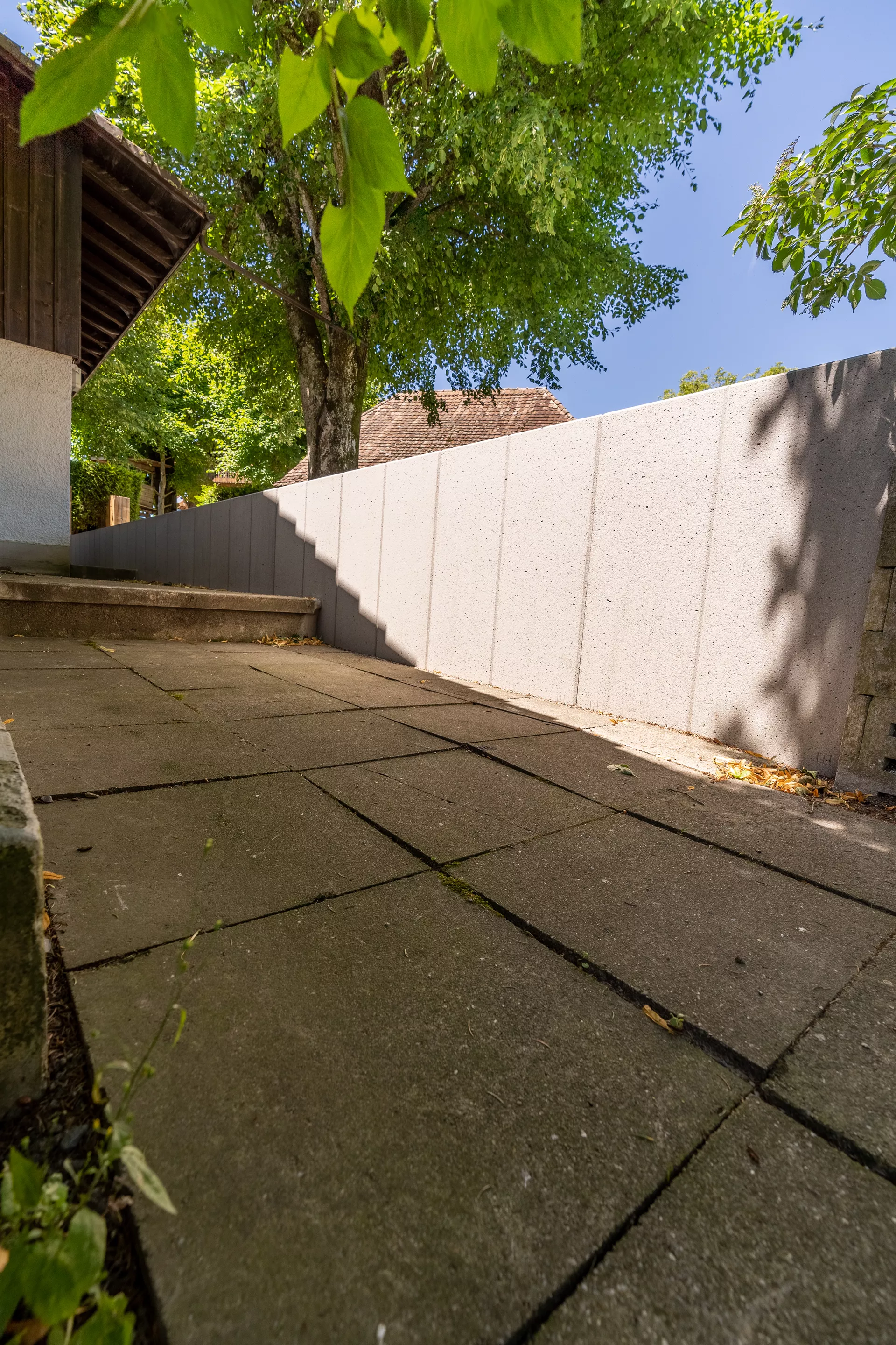 EXACTA Winkelplatte Typ 2 grau gestrahlt gefast bewehrt L 99 cm B 70 cm H 130 cm W 12 cm