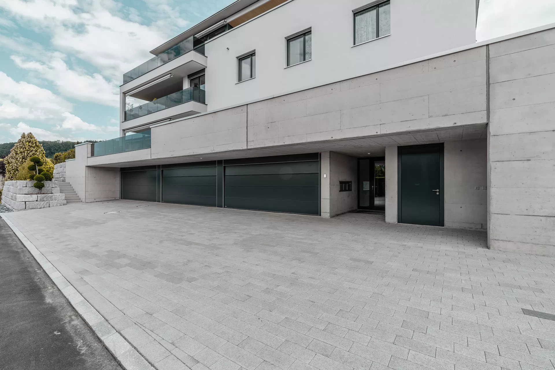 RAINA Sickerstein fino mit Nocken grau haufwerksporig fein gefast L 20-40 cm B 15 cm H 8 cm