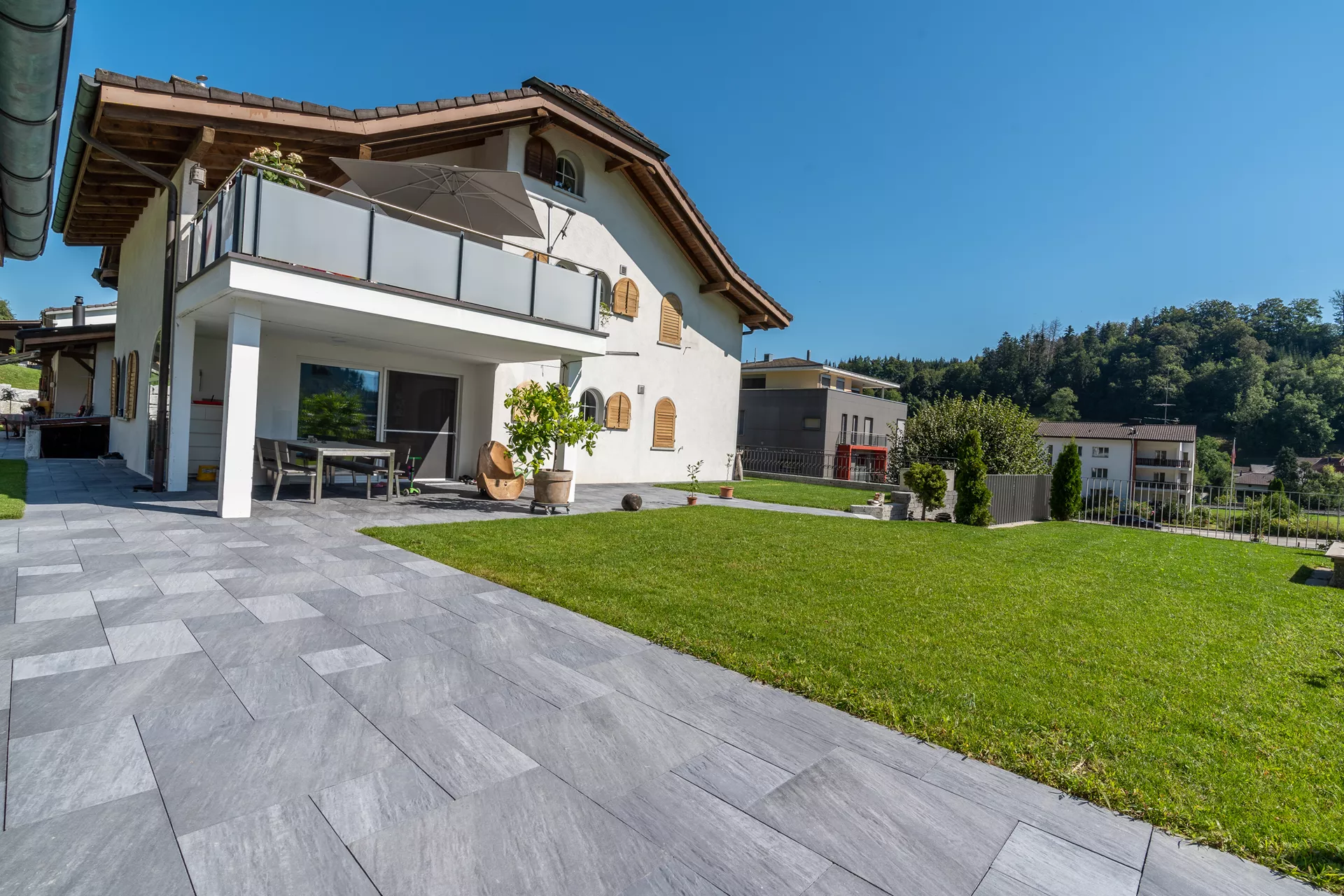 NATURE MOMENTS Gartenplatte dunkelgrau mit Schieferstruktur vollkantig L 60 cm B 60 cm H 5.5 cm