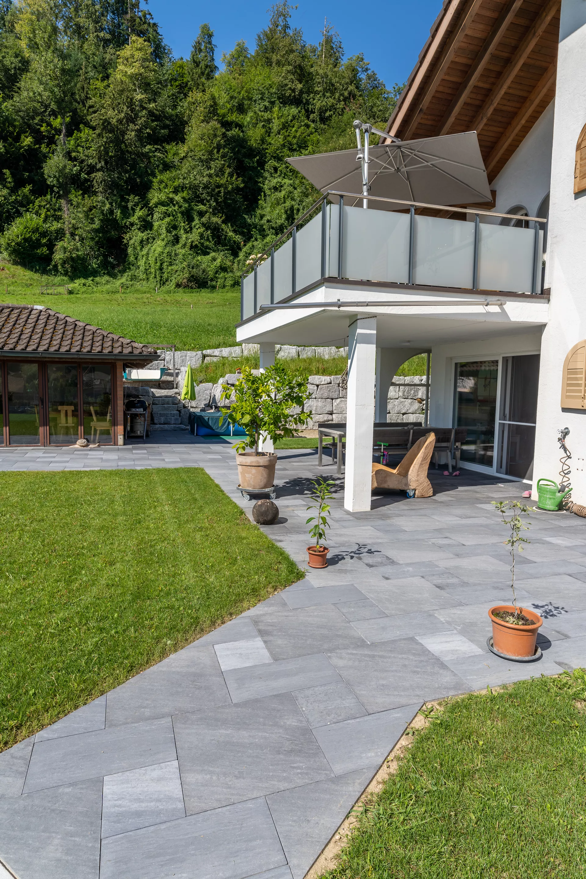 NATURE MOMENTS Gartenplatte dunkelgrau mit Schieferstruktur vollkantig L 60 cm B 60 cm H 5.5 cm