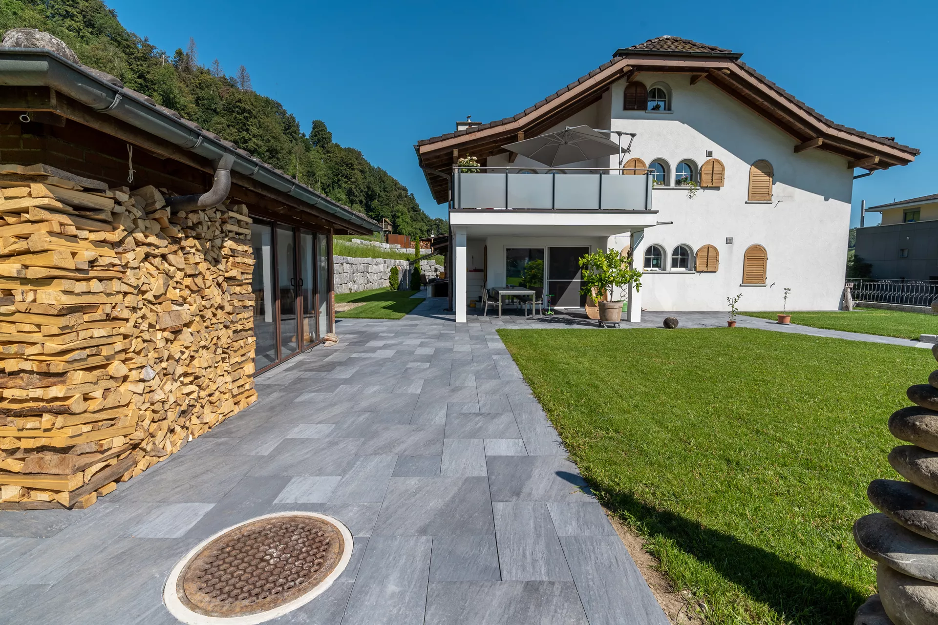 NATURE MOMENTS Gartenplatte dunkelgrau mit Schieferstruktur vollkantig L 60 cm B 60 cm H 5.5 cm