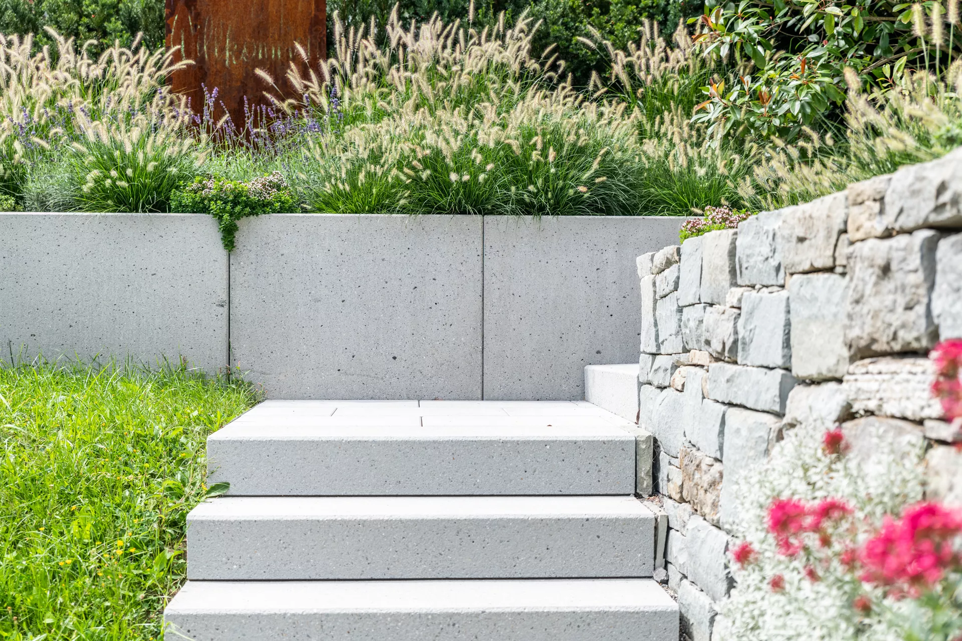 PARCO Blockstufe grau gestrahlt stirnseitig gefast L 120 cm B 36 cm H 15 cm