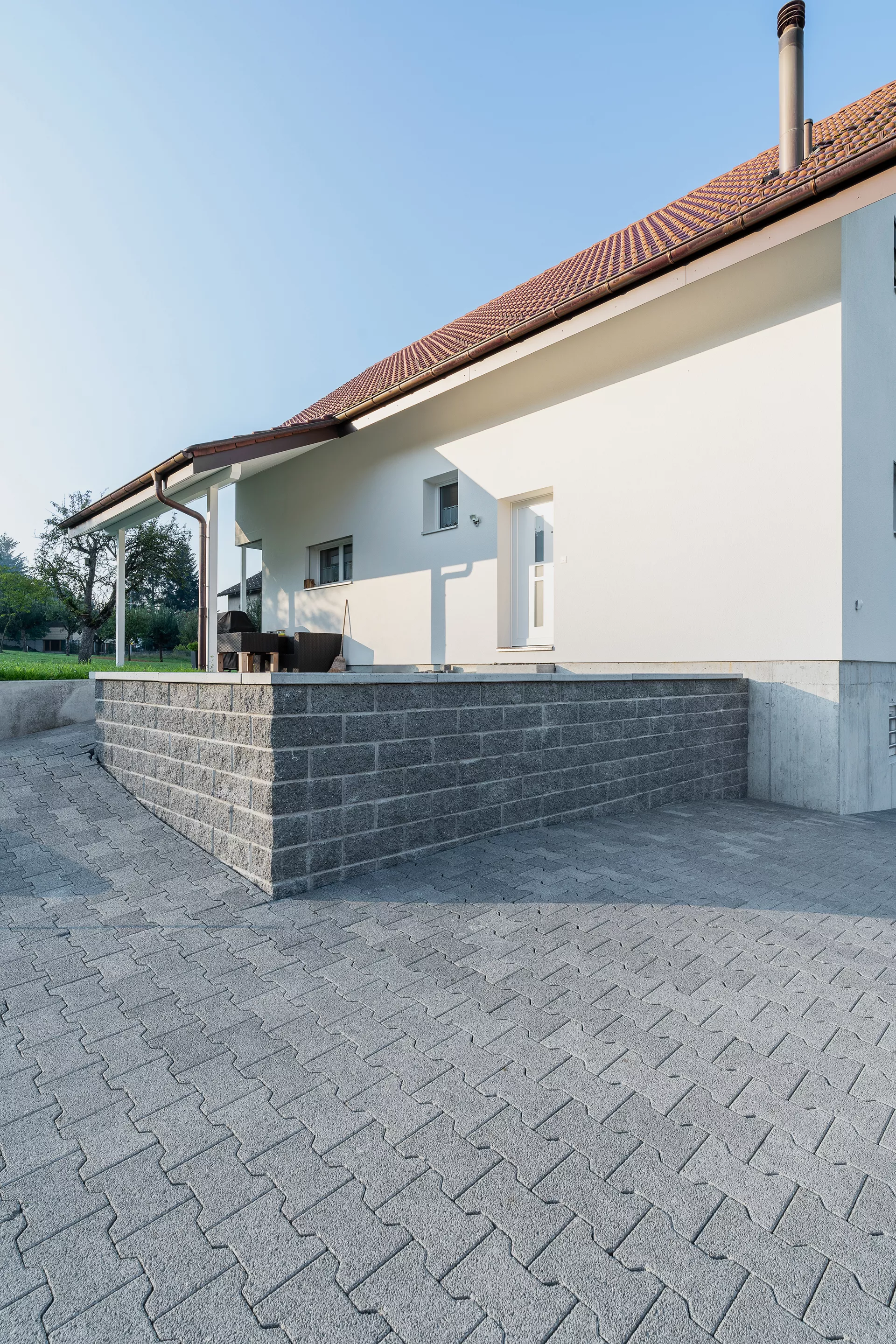 Spaltstein Normalstein 1-seitig gespalten grau mit Splittkorn L 38 cm B 19 cm H 13.5 cm