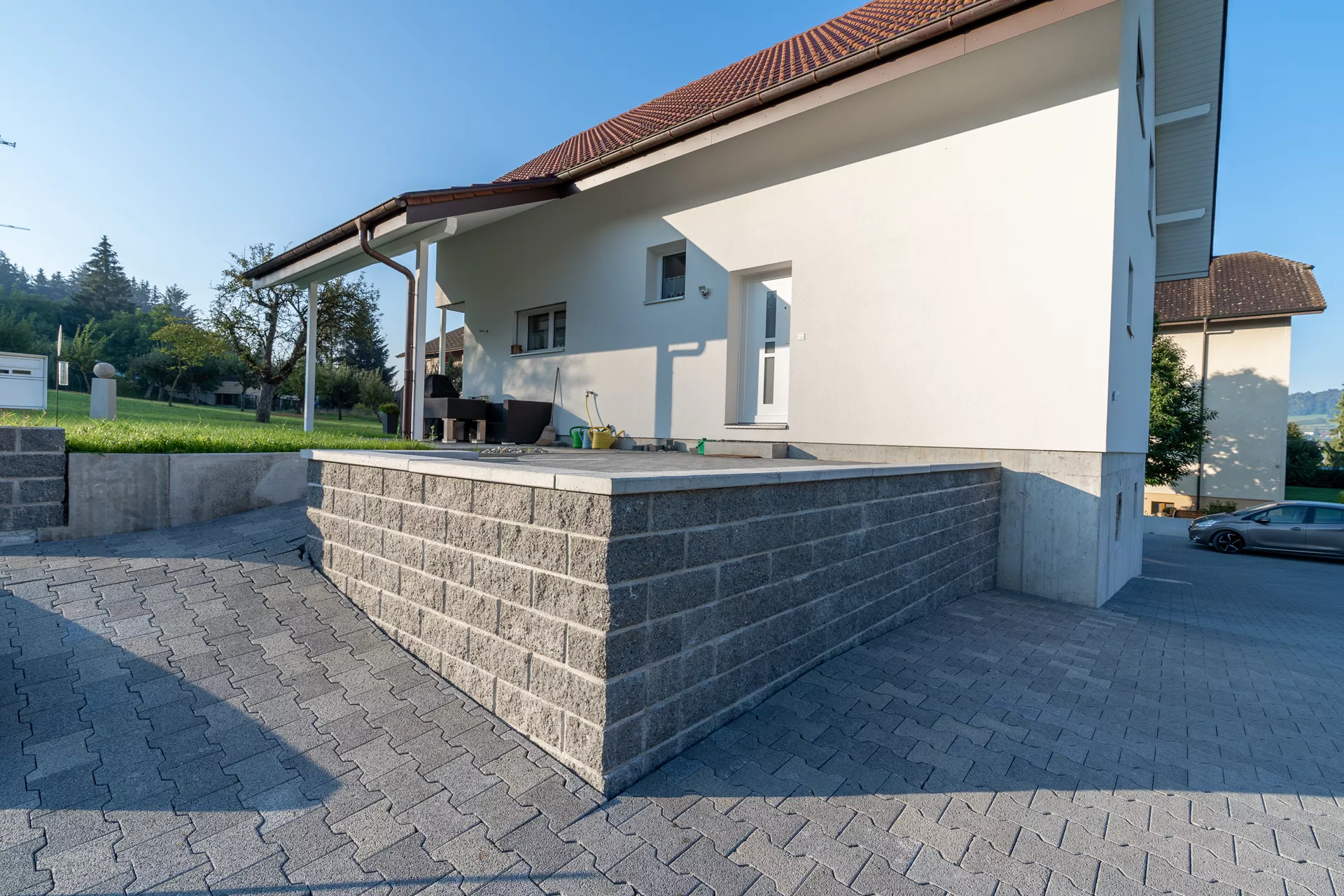 Spaltstein Normalstein 1-seitig gespalten grau mit Splittkorn L 38 cm B 19 cm H 13.5 cm