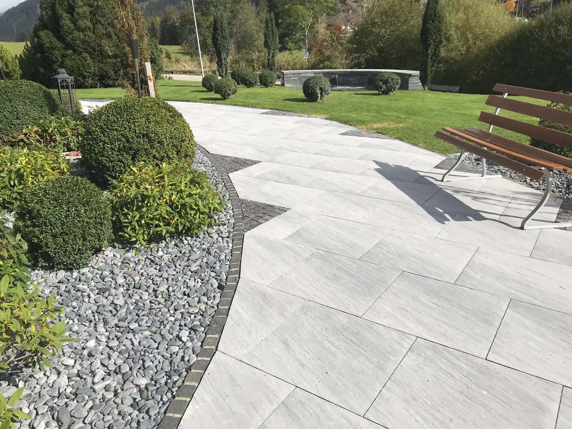 NATURE MOMENTS Gartenplatte dunkelgrau mit Schieferstruktur vollkantig L 60 cm B 60 cm H 5.5 cm