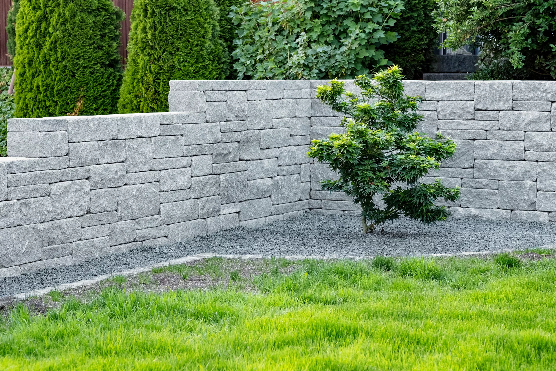 SANTURO Landhausmauer Typ 4 2-seitig gespalten grau Kanten gebrochen L 30-50 cm B 25 cm H 7.5 cm