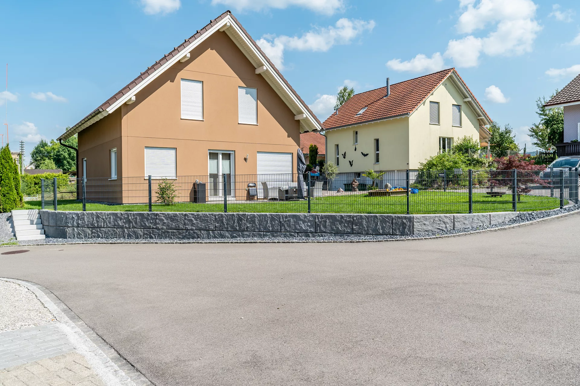 FELSMAUER Böschungselement Mittelstein grau-schwarz strukturiert L 98 cm B 50 cm H 50 cm