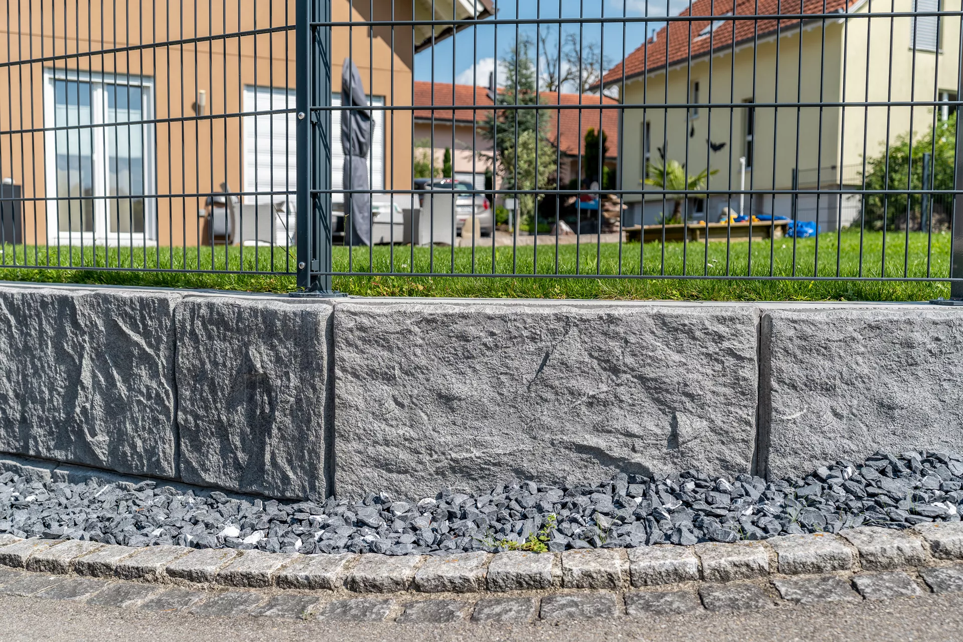 FELSMAUER Böschungselement Mittelstein grau-schwarz strukturiert L 98 cm B 50 cm H 50 cm