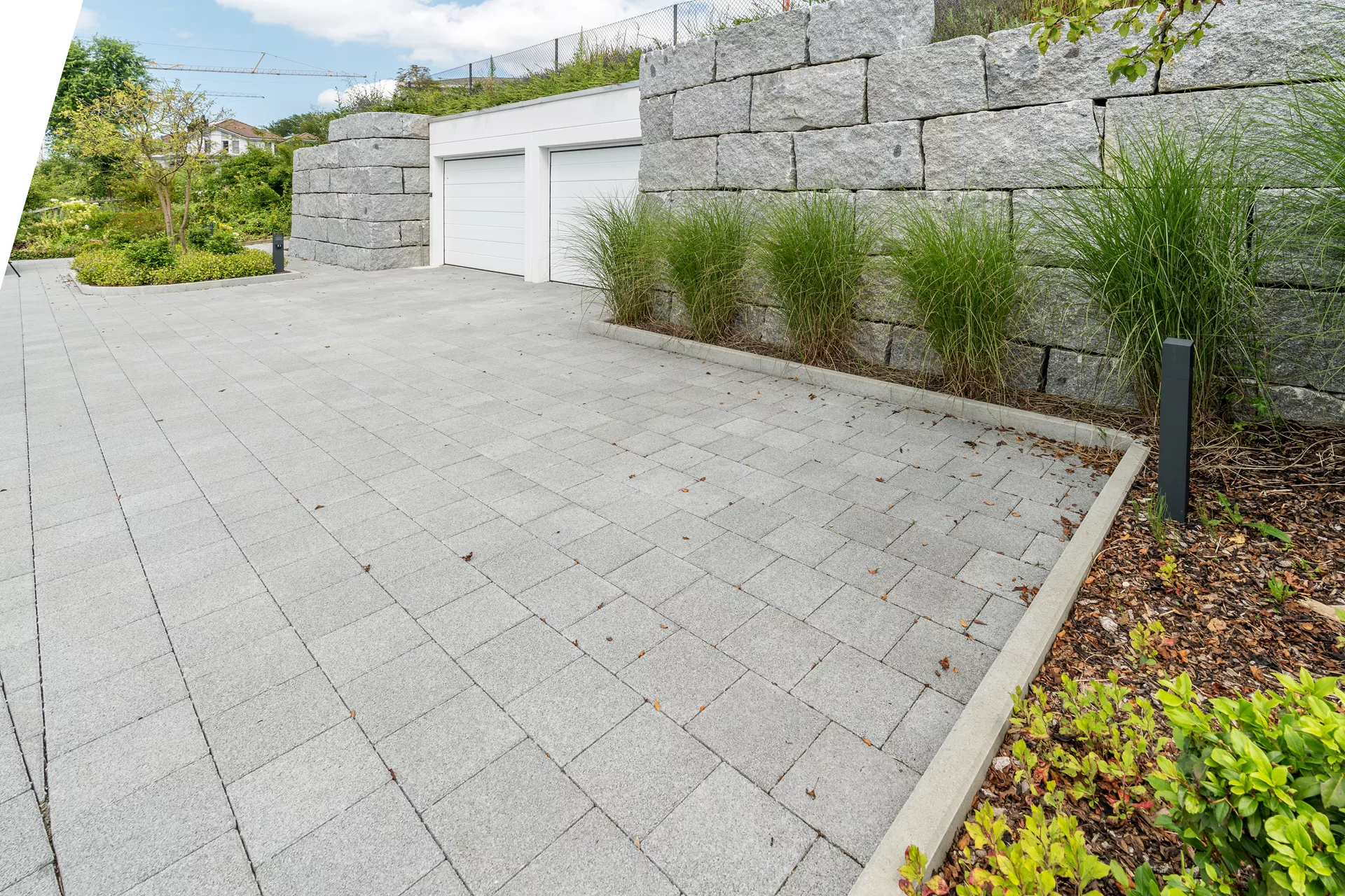 CARENA Sickerstein fino mit Nocken grau haufwerksporig gefast L 25 cm B 25 cm H 8 cm