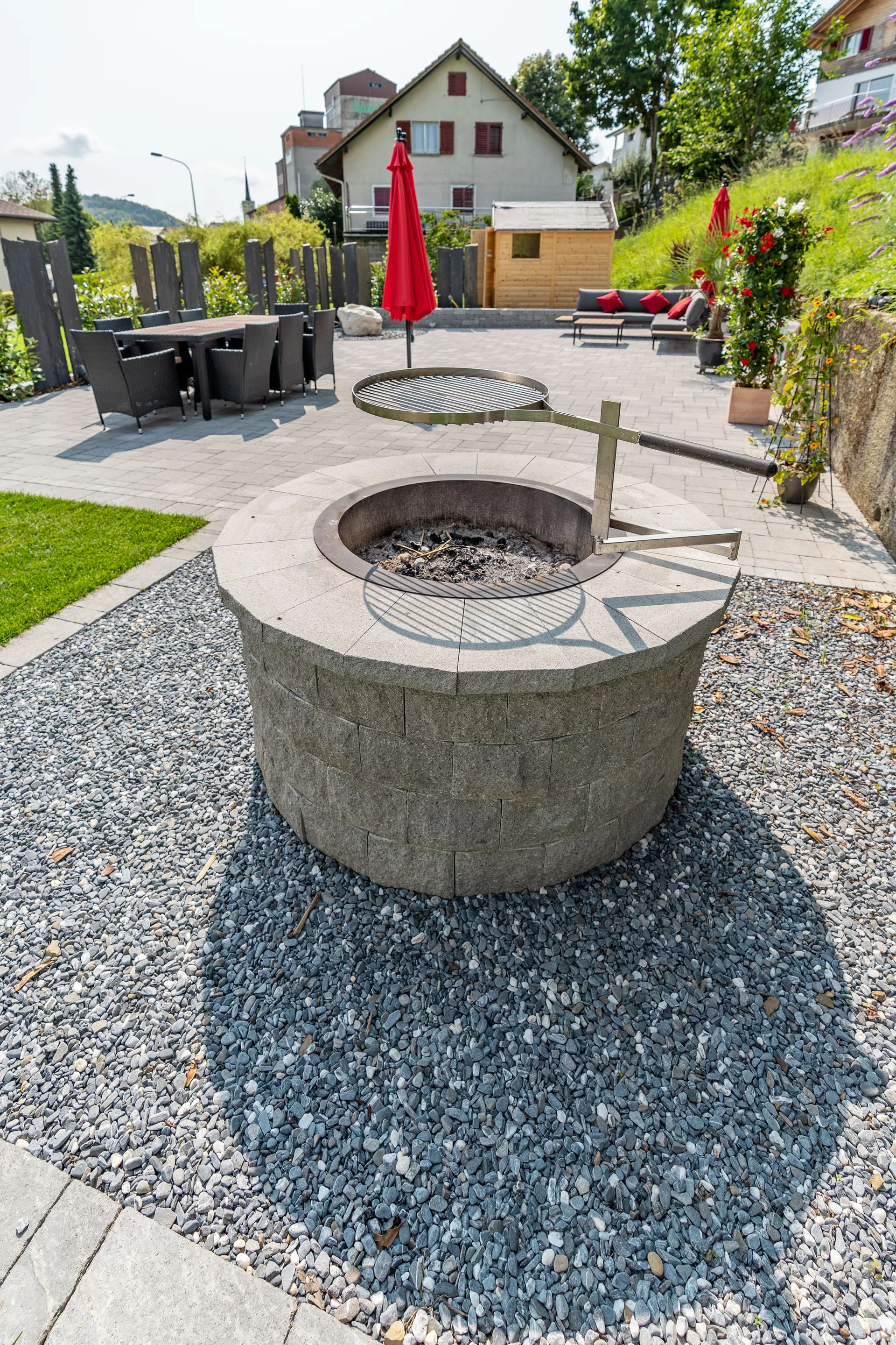 SANTURO Feuerstelle Set aus Weinbergmauerst. 1-s. gesp. Kanten gebrochen B 25 cm grau 5-lagig D 125 cm H 75 cm