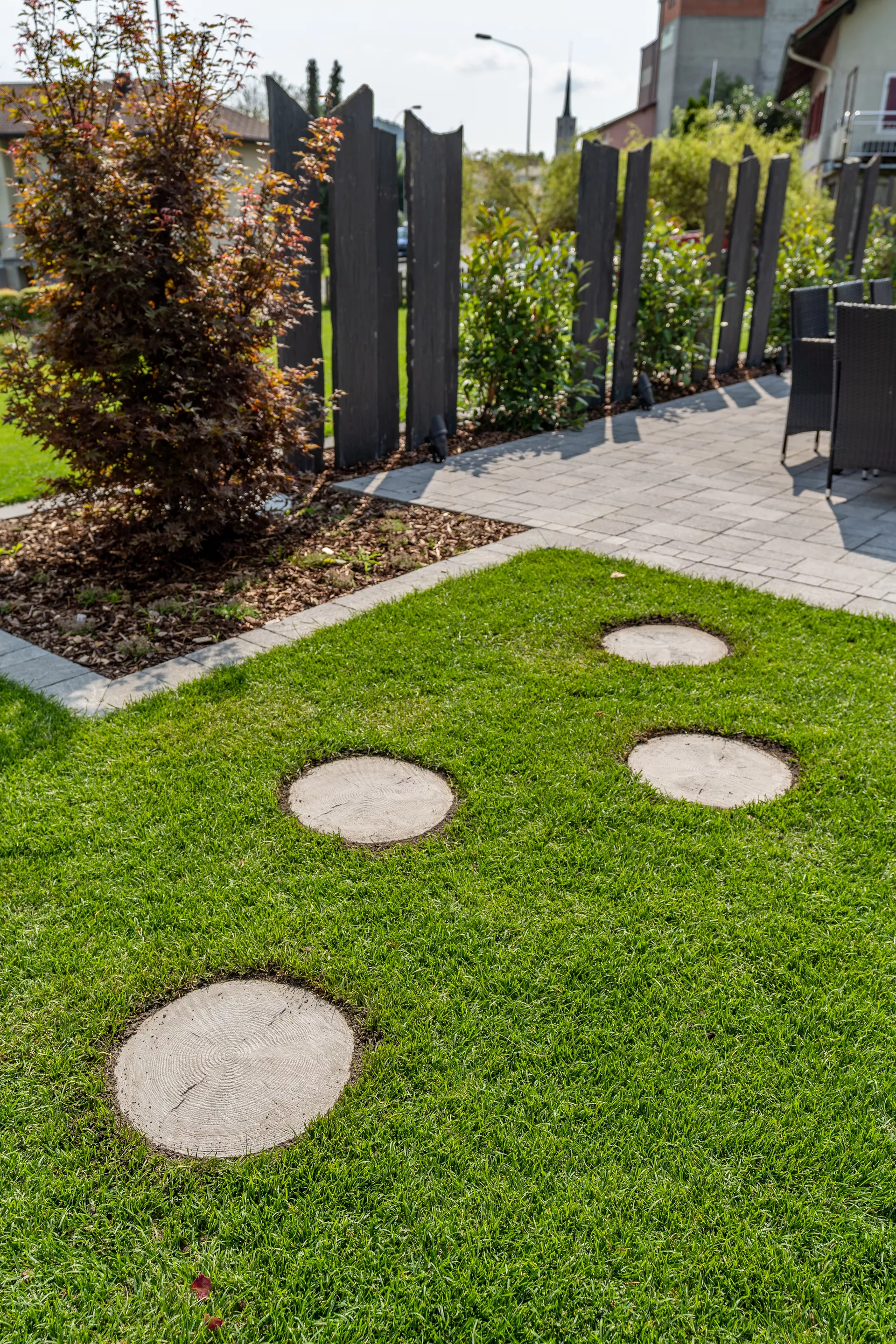 LENIA Schrittplatte rund mit Holzstruktur naturgrau strukturiert gerundet D 35-37.5 cm H 4 cm