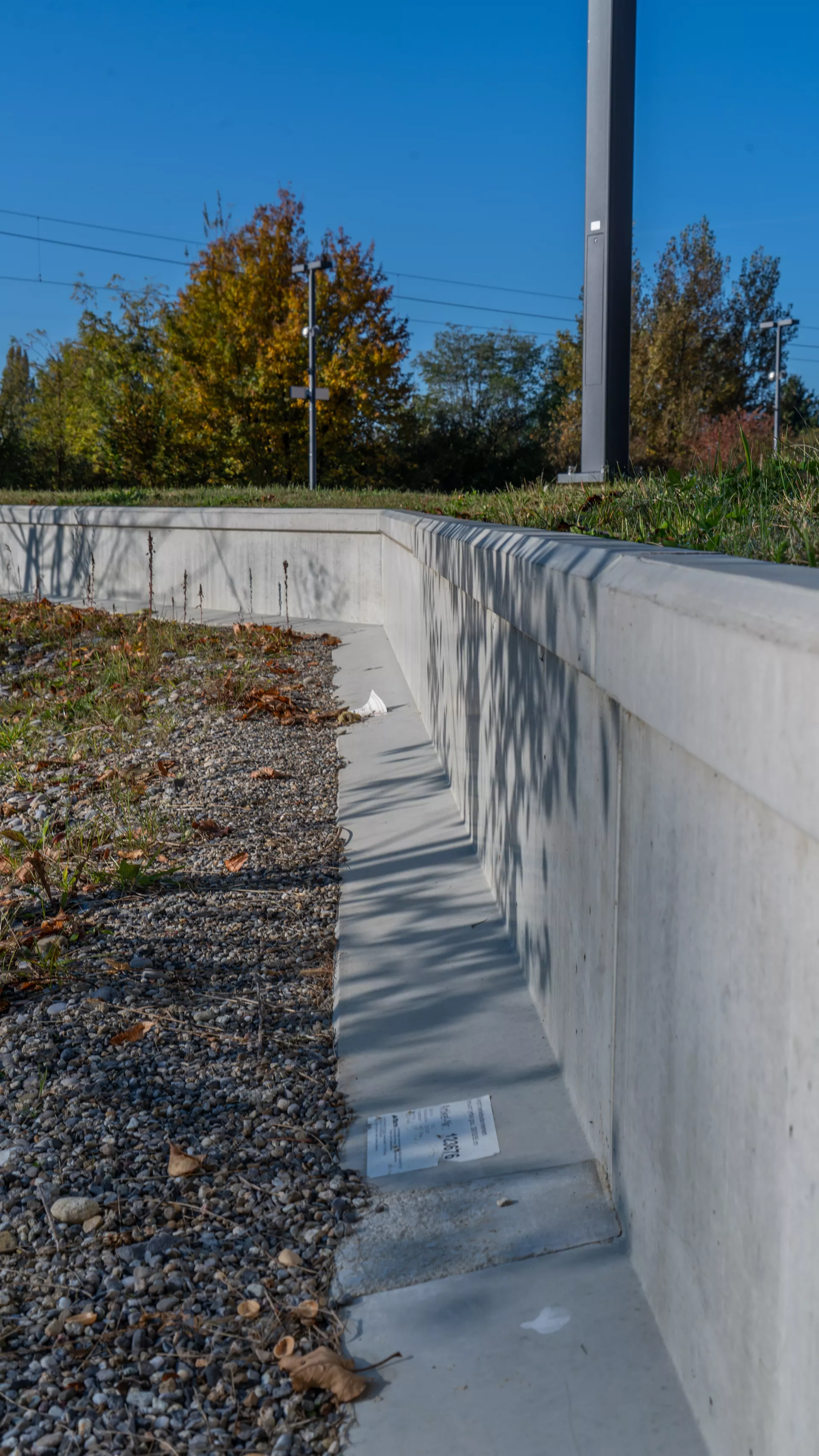 Amphibienleitsystemelement mit Klettersperre und Elementverbund bewehrt gefast grau L 300 cm B 50 cm H 55 cm W 8 cm