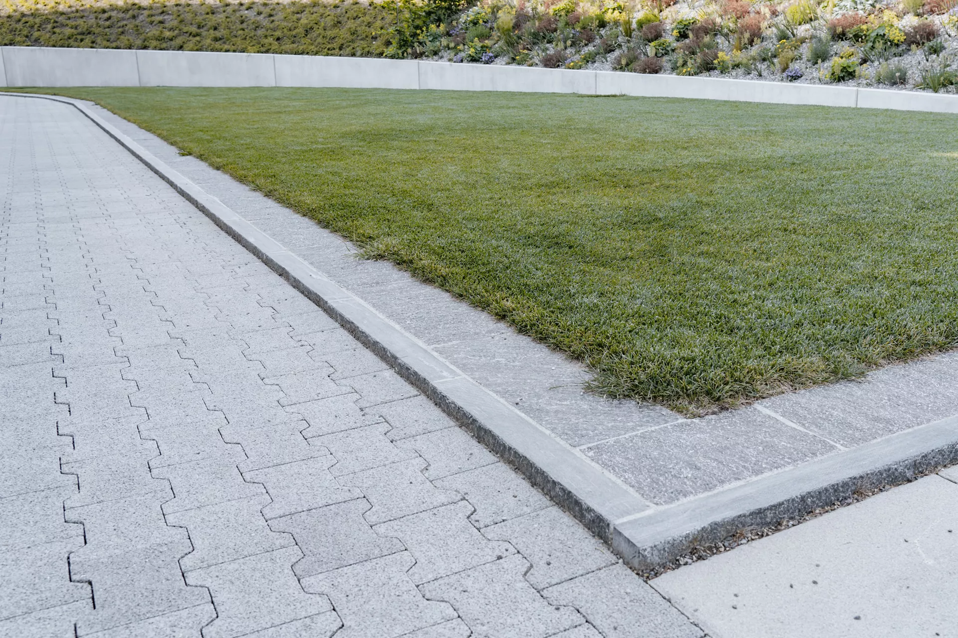 BETA Sickerstein fino mit Nocken Normalstein grau gefast L 22.5 cm B 11.25 cm H 8 cm