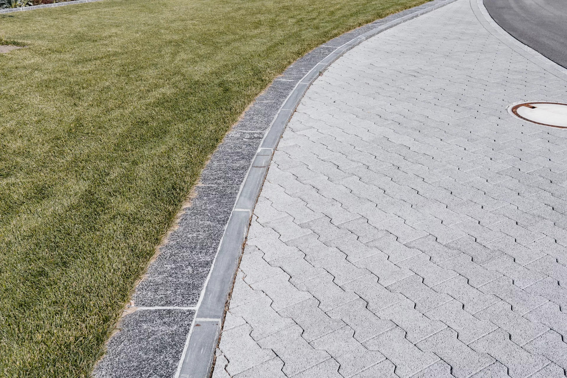 BETA Sickerstein fino mit Nocken Normalstein grau gefast L 22.5 cm B 11.25 cm H 8 cm