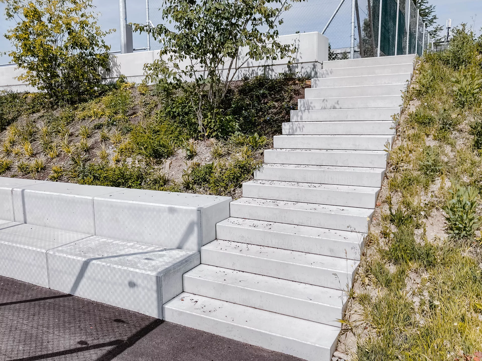 PARCO Blockstufe grau abgerieben stirnseitig gefast L 150 cm B 36 cm H 15 cm