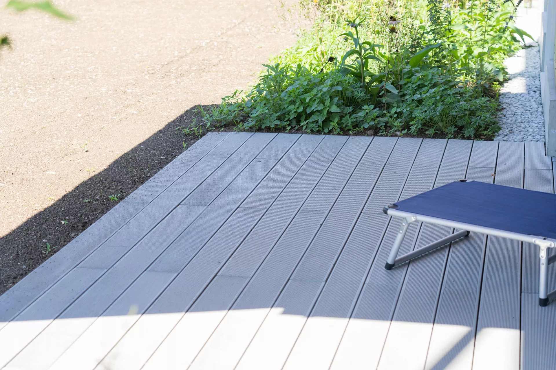 BOSCUS Betonbrett mit einseitiger Rillenstruktur grau strukturiert gerundet L 166.5 cm B 14.3 cm H 4 cm