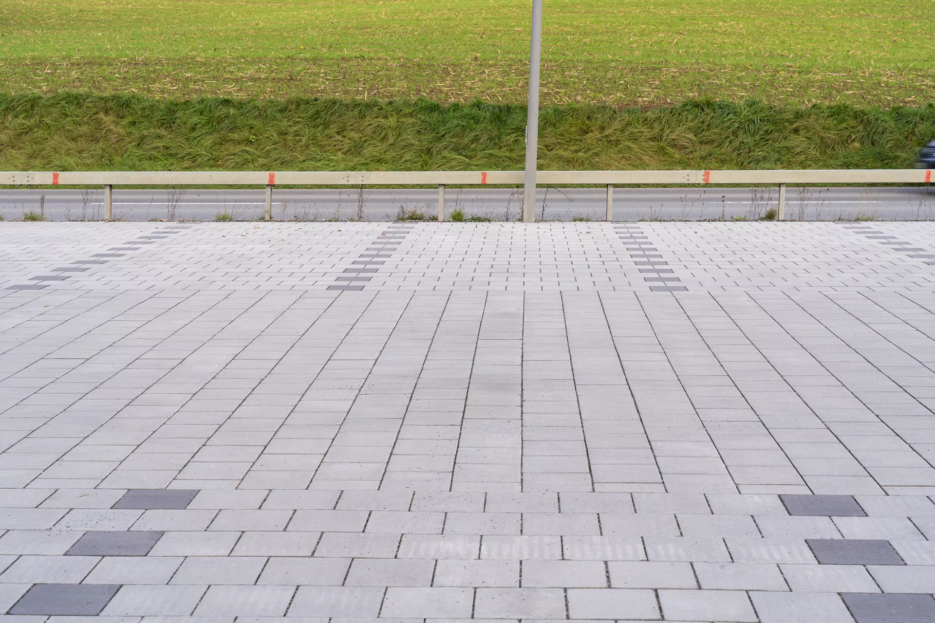 CLIMA STONE Drain mit BRIDGE Nockenverbund grau fein gefast L 28 cm B 28 cm H 8 cm