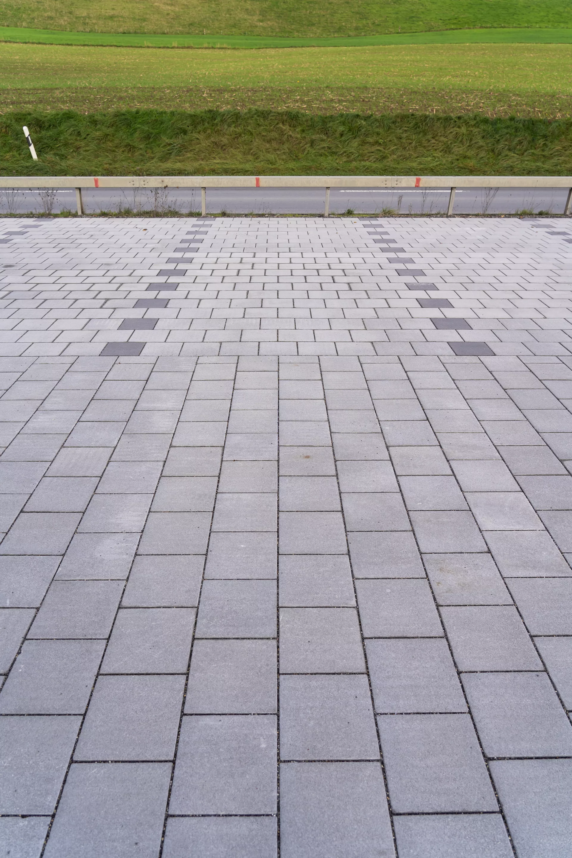 CLIMA STONE Drain mit BRIDGE Nockenverbund grau fein gefast L 28 cm B 28 cm H 8 cm